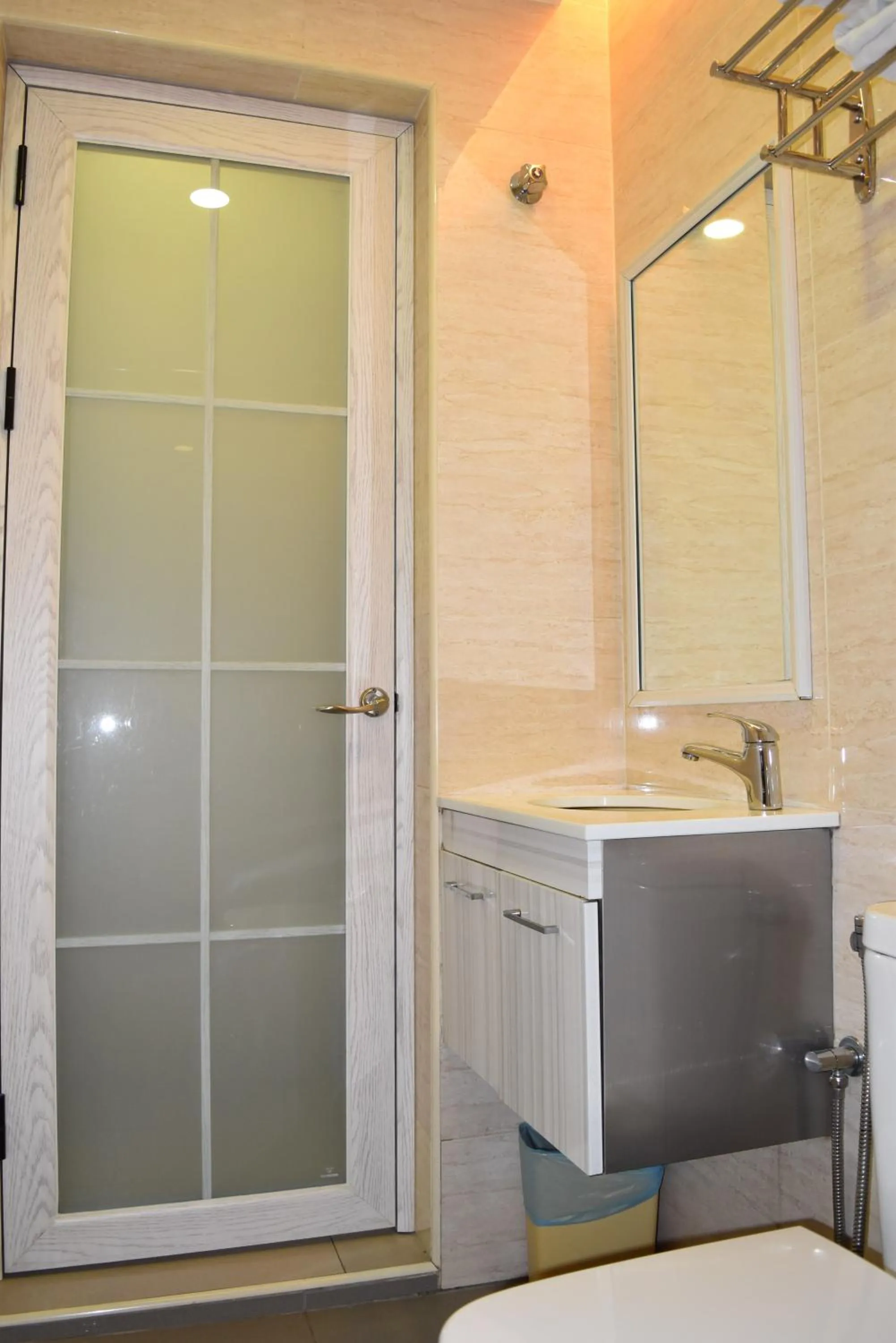 Bathroom in Sunrise Hotel