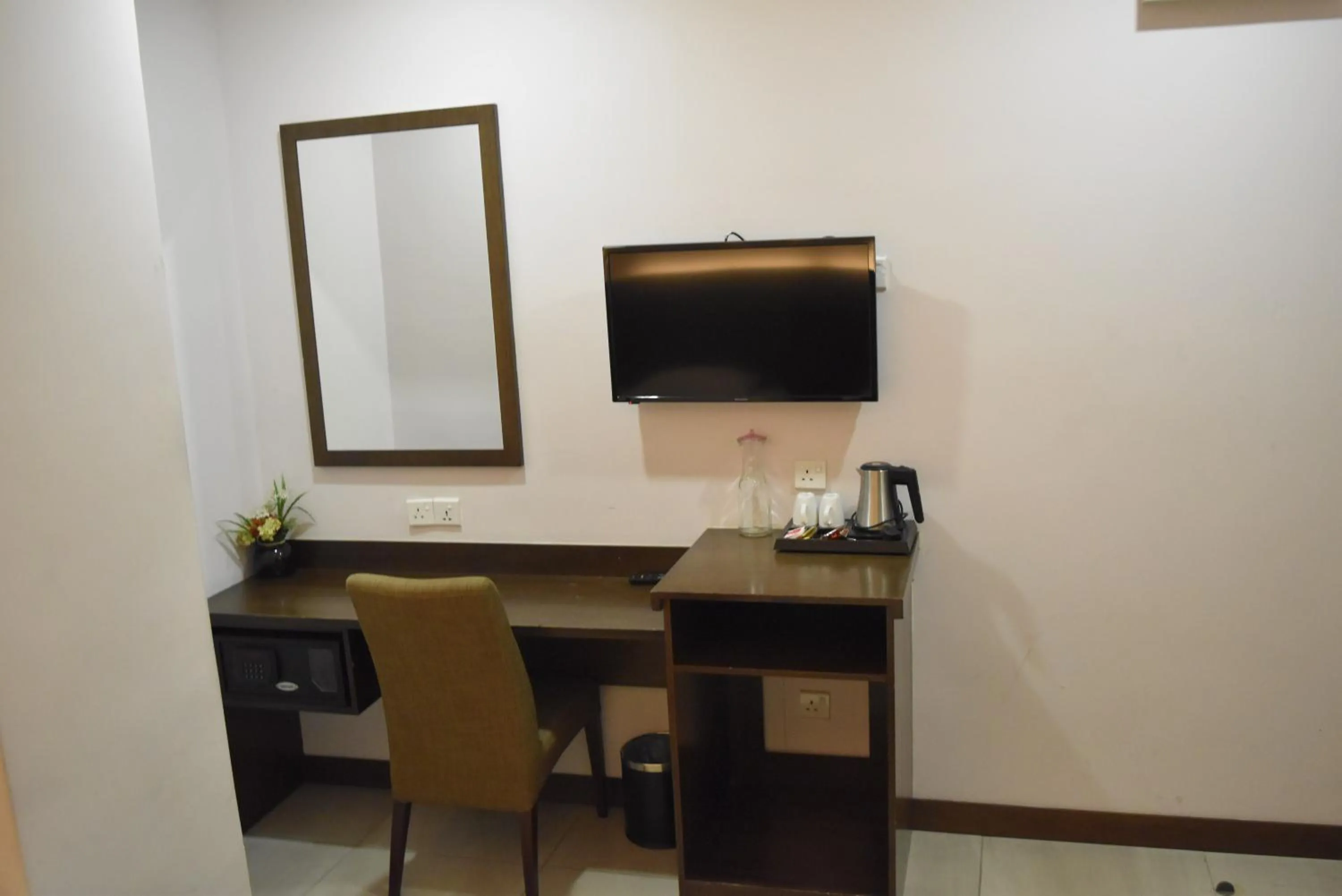 TV and multimedia in Sunrise Hotel