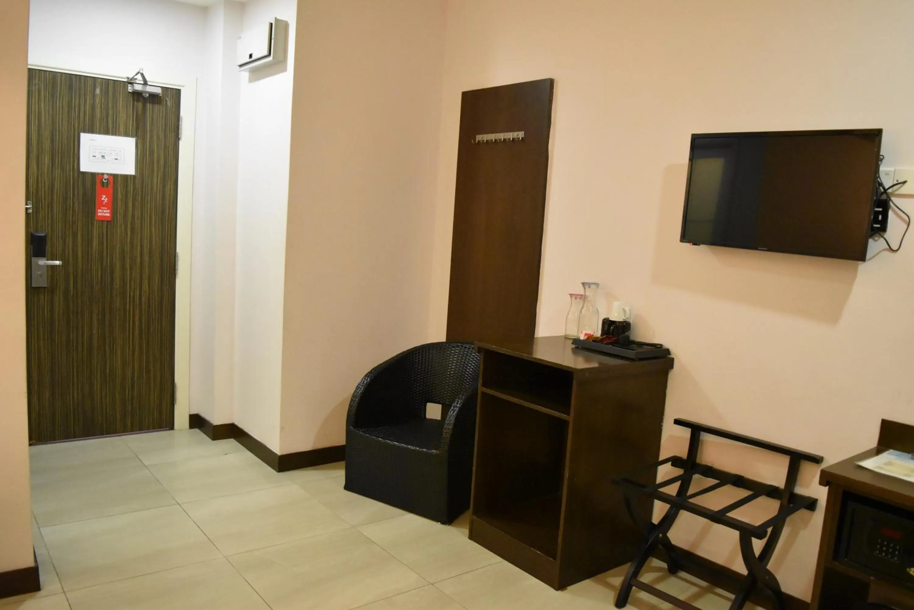 TV and multimedia in Sunrise Hotel