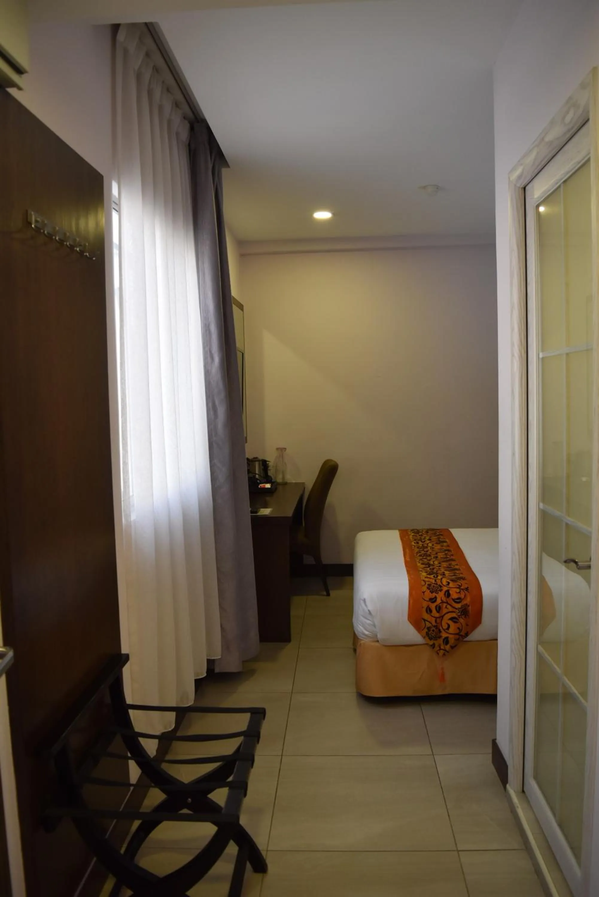Bathroom, Bed in Sunrise Hotel