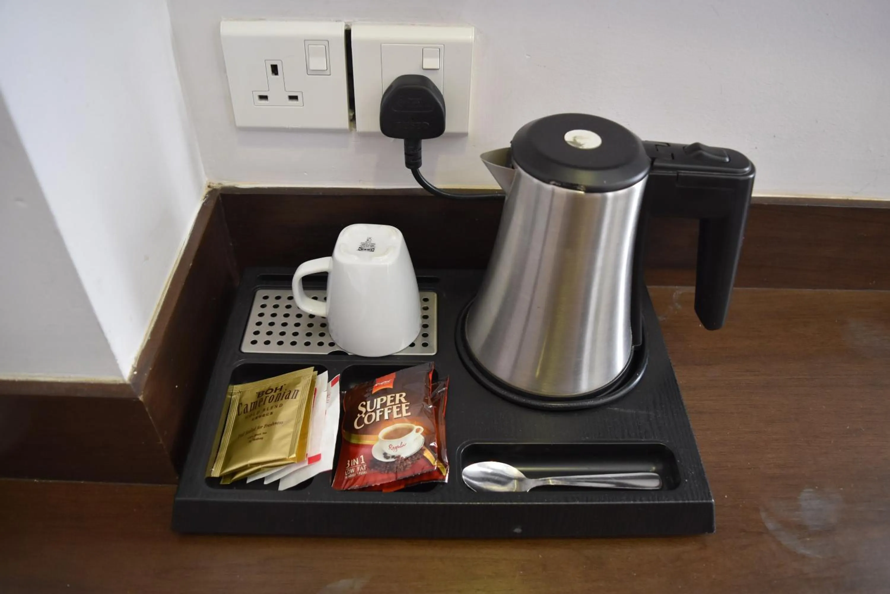 Coffee/tea facilities in Sunrise Hotel