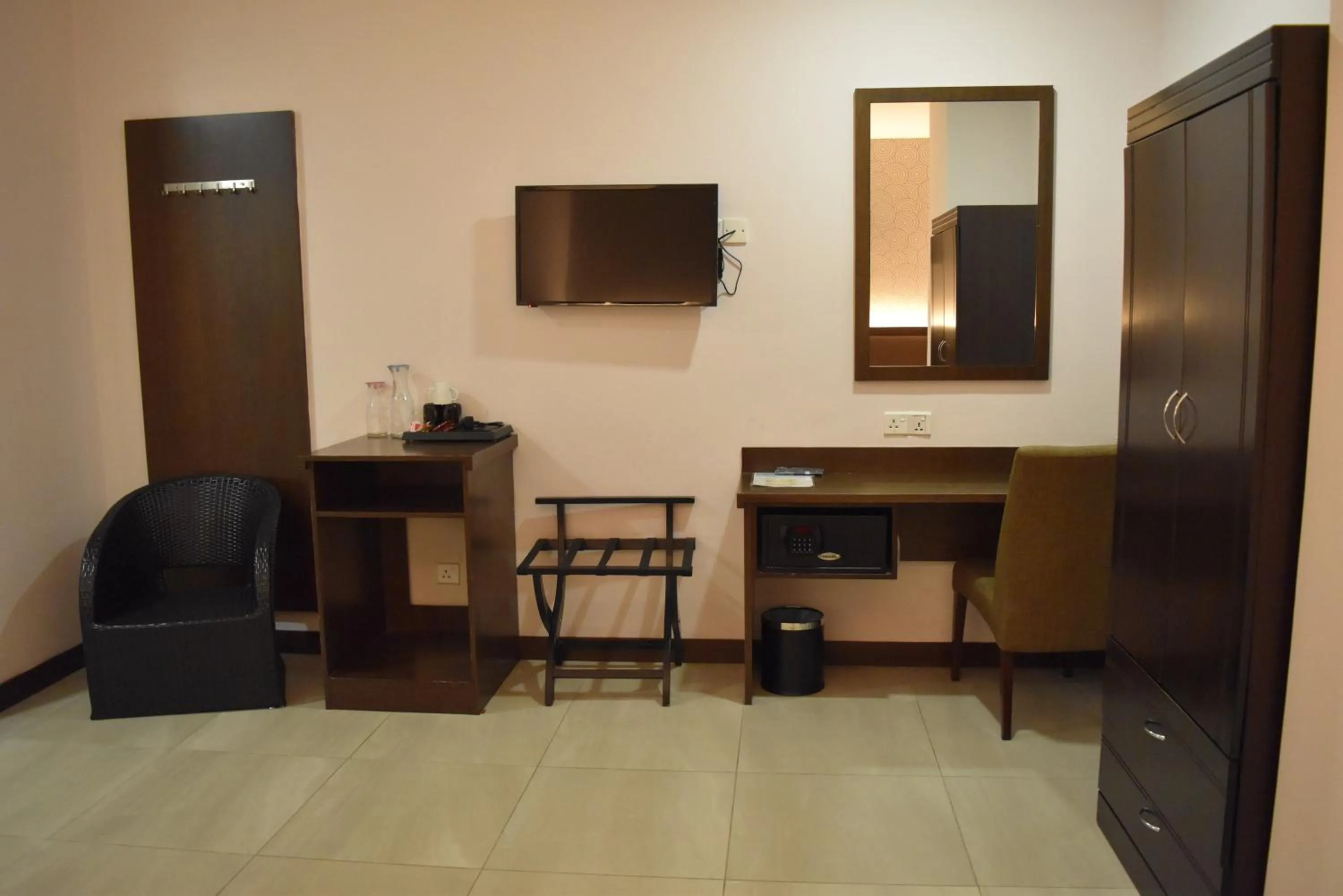 TV and multimedia in Sunrise Hotel