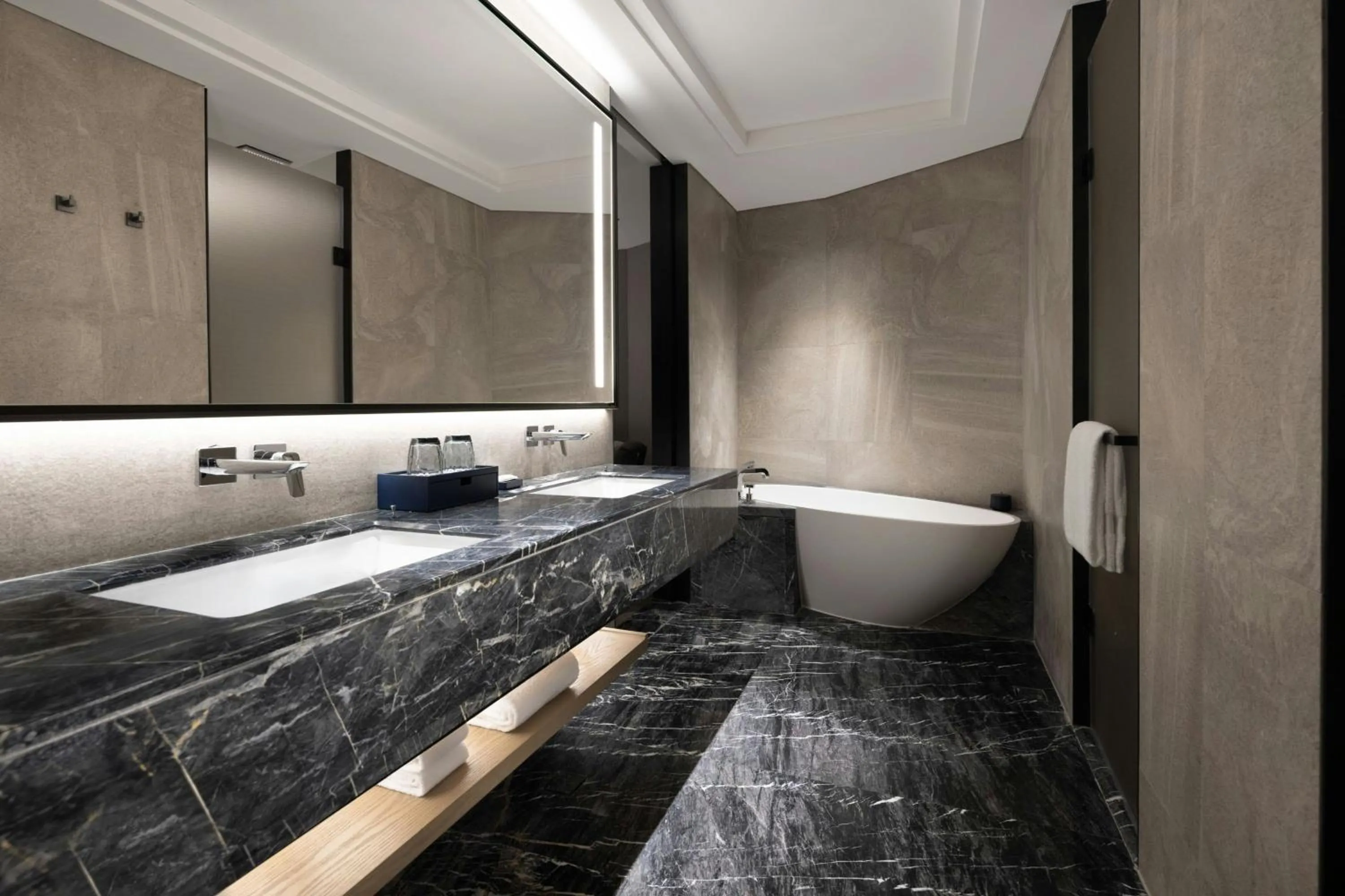 Photo of the whole room, Bed in Changsha Marriott Hotel West