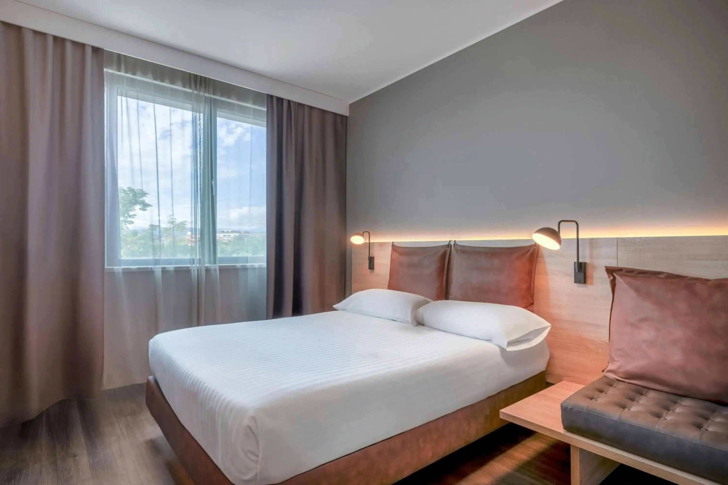 Sleeper Queen Room in Moxy Verona Sleeper Queen Room in Moxy Verona