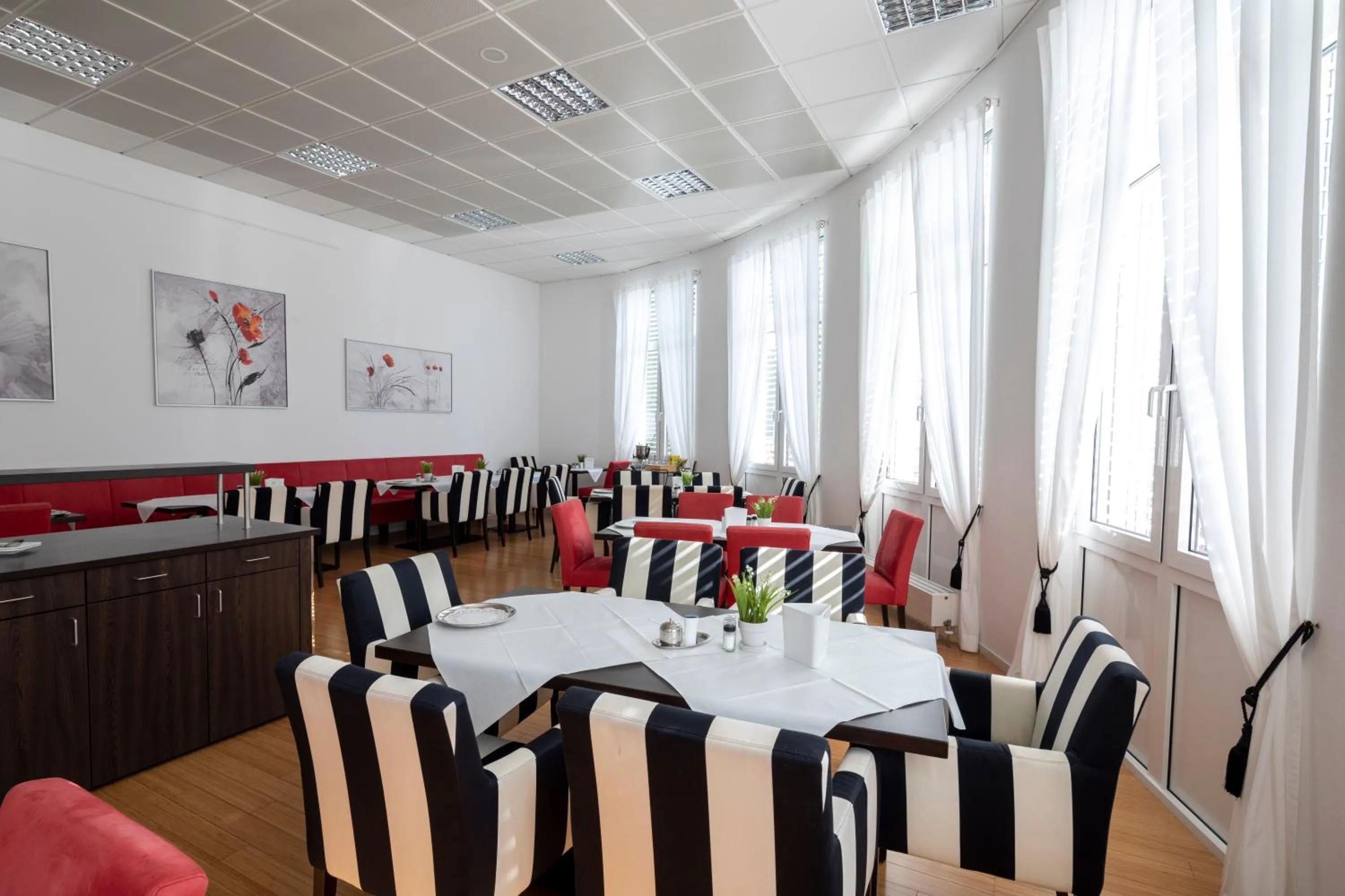 Dining area in Hotel Artrium am Park