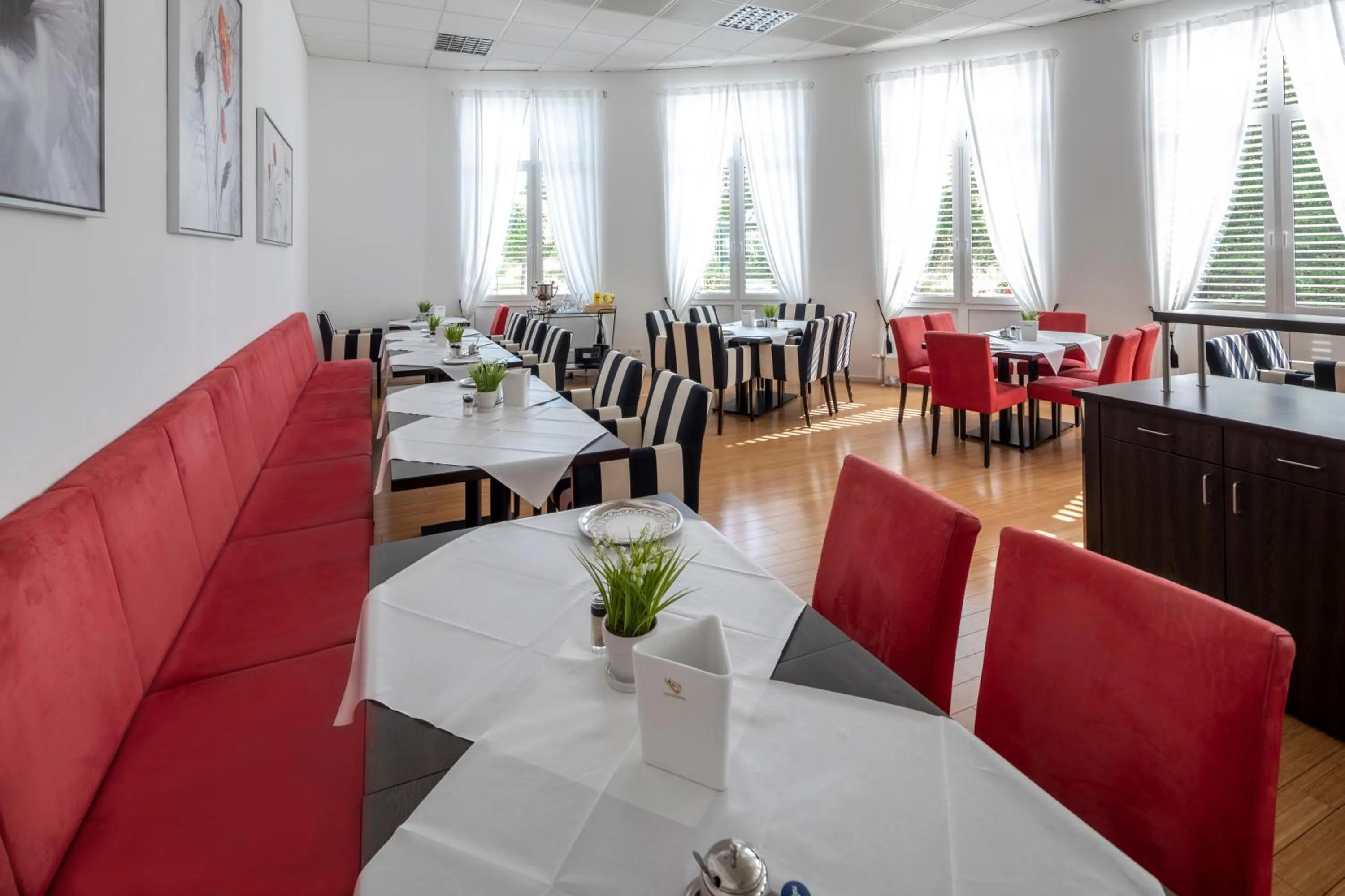 Dining area in Hotel Artrium am Park