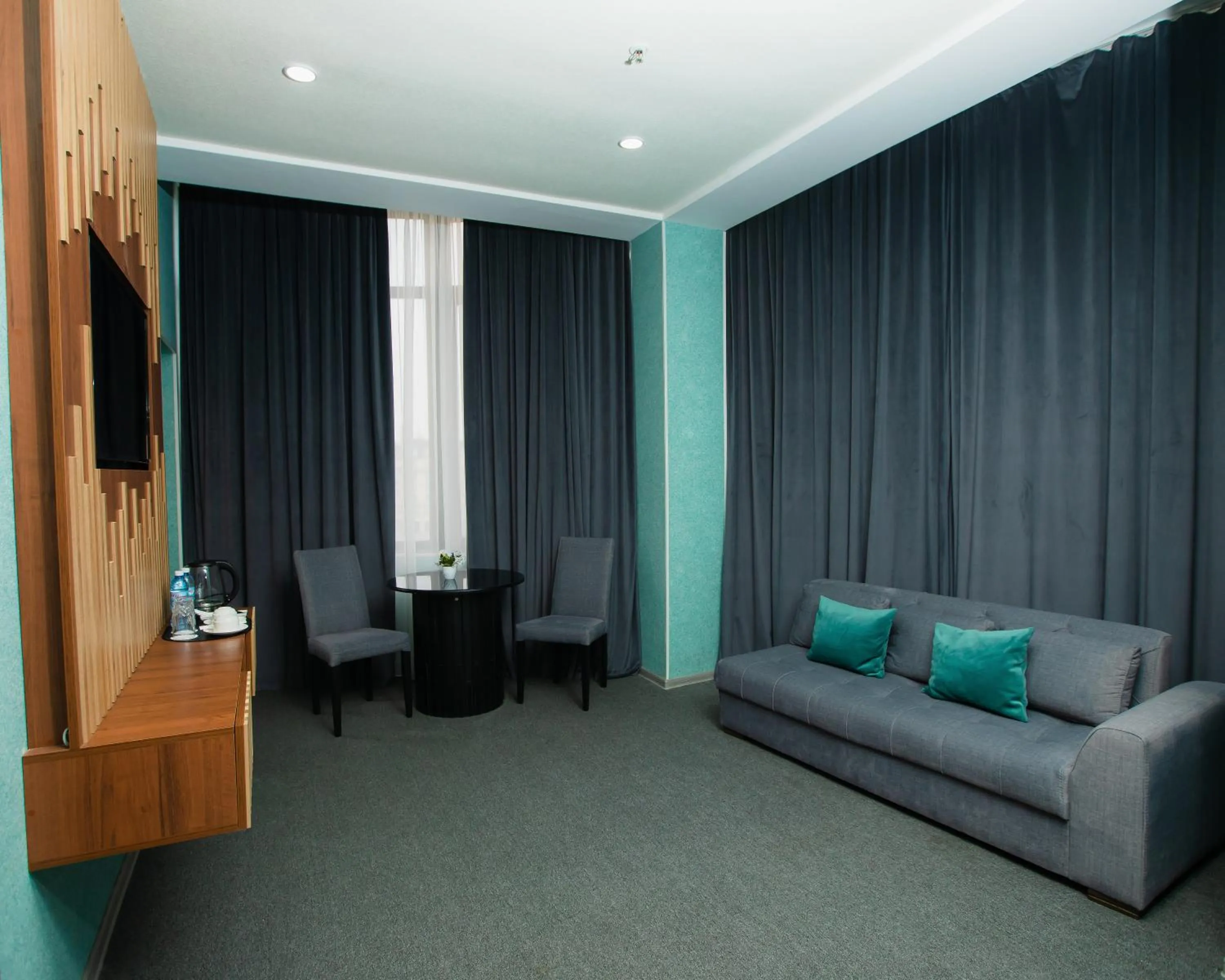 Communal lounge/ TV room in Corniche White City Hotel