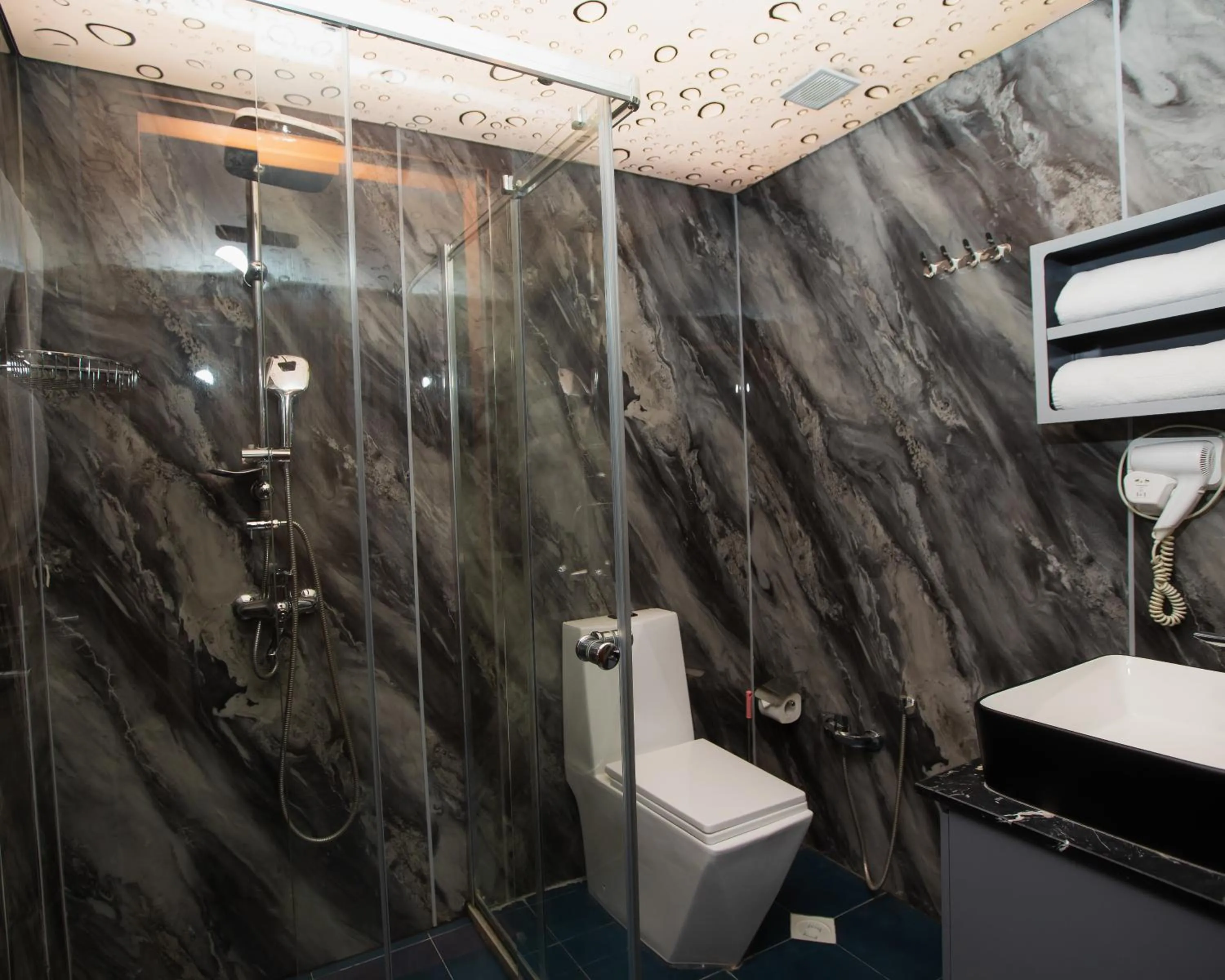 Shower in Corniche White City Hotel