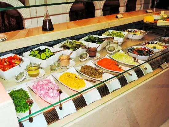 Restaurant/places to eat in Corniche White City Hotel