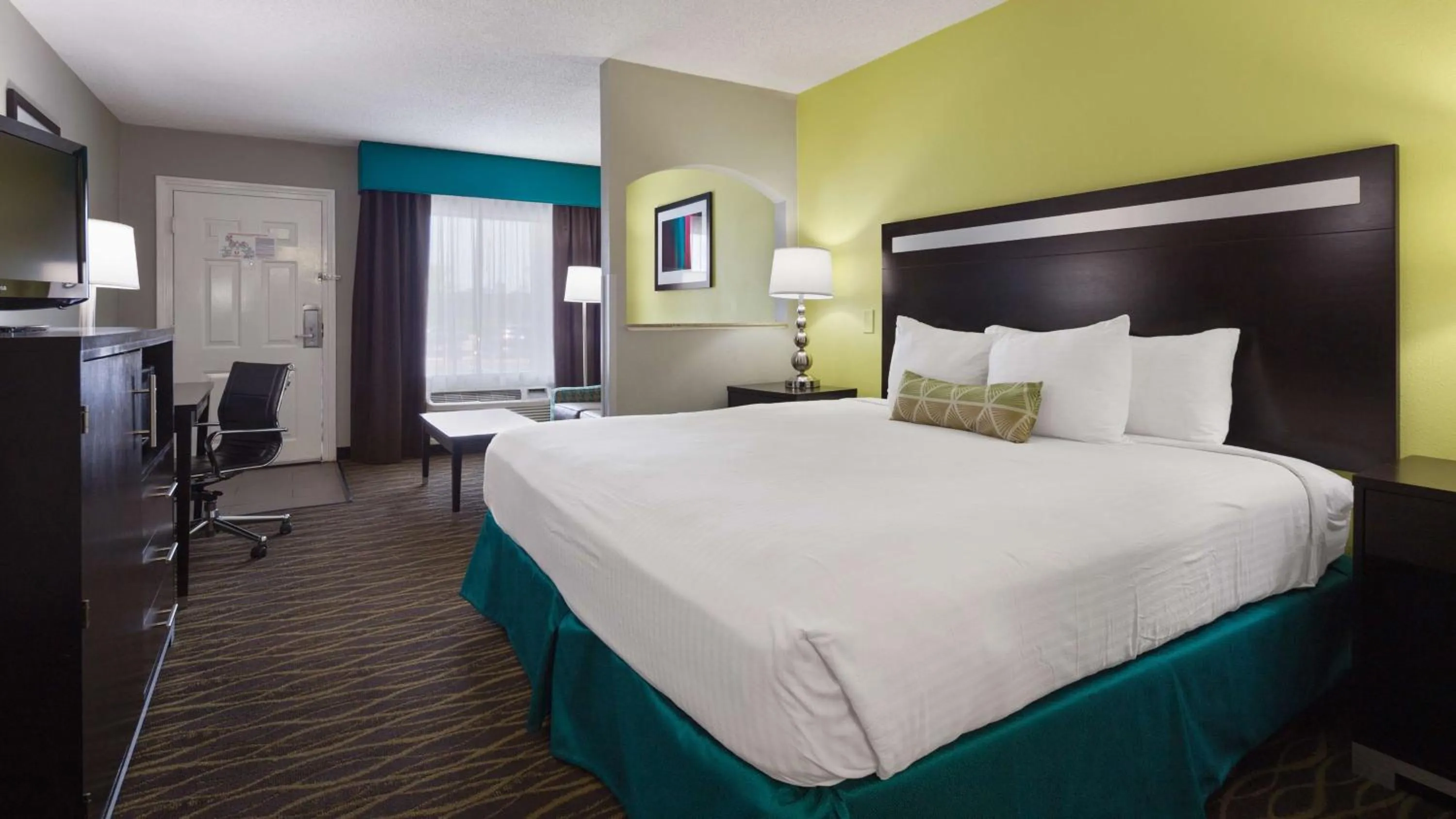 Photo of the whole room, Bed in Best Western Inn Florence