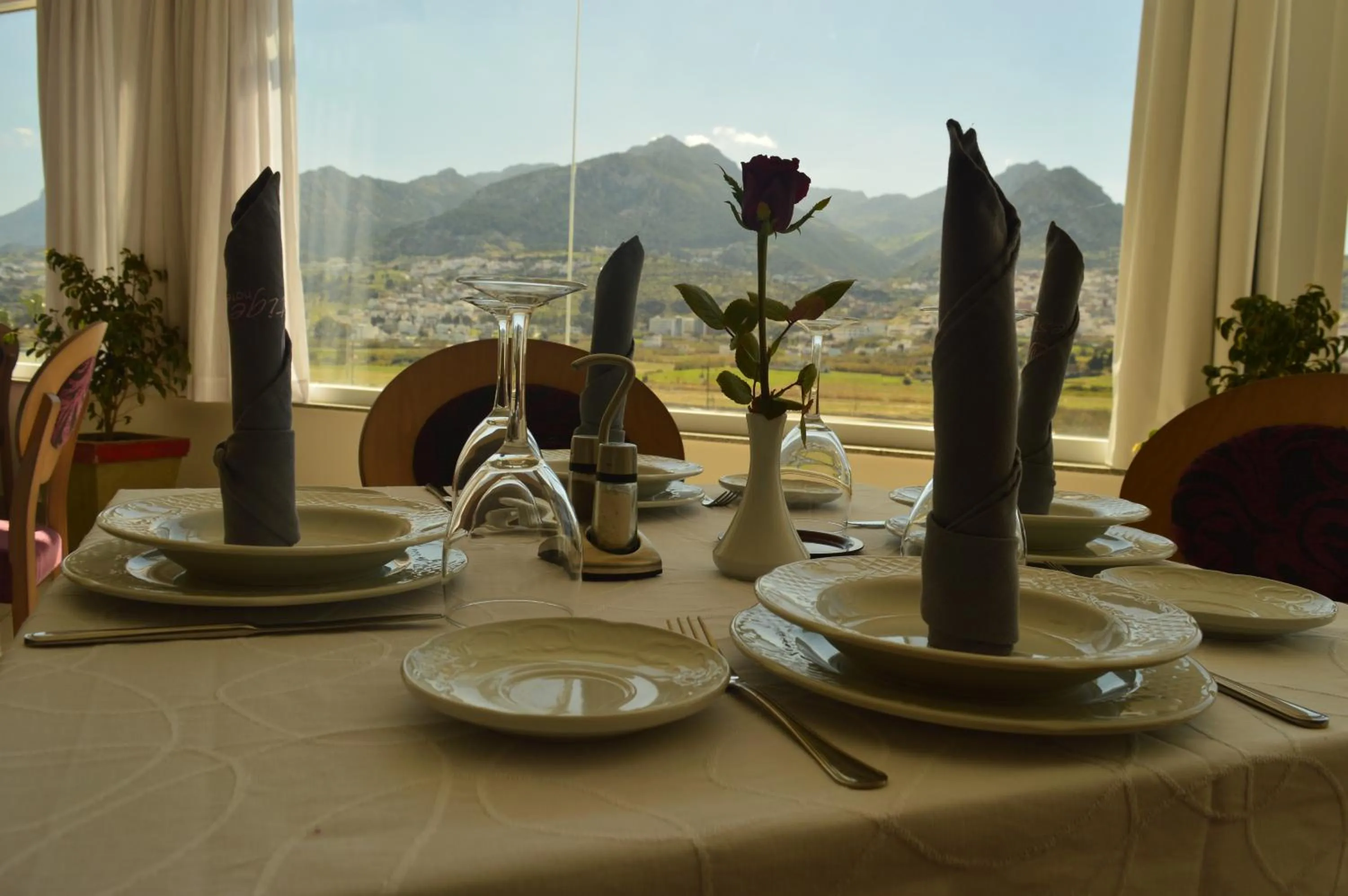 Restaurant/places to eat in Prestige Hotel & Spa