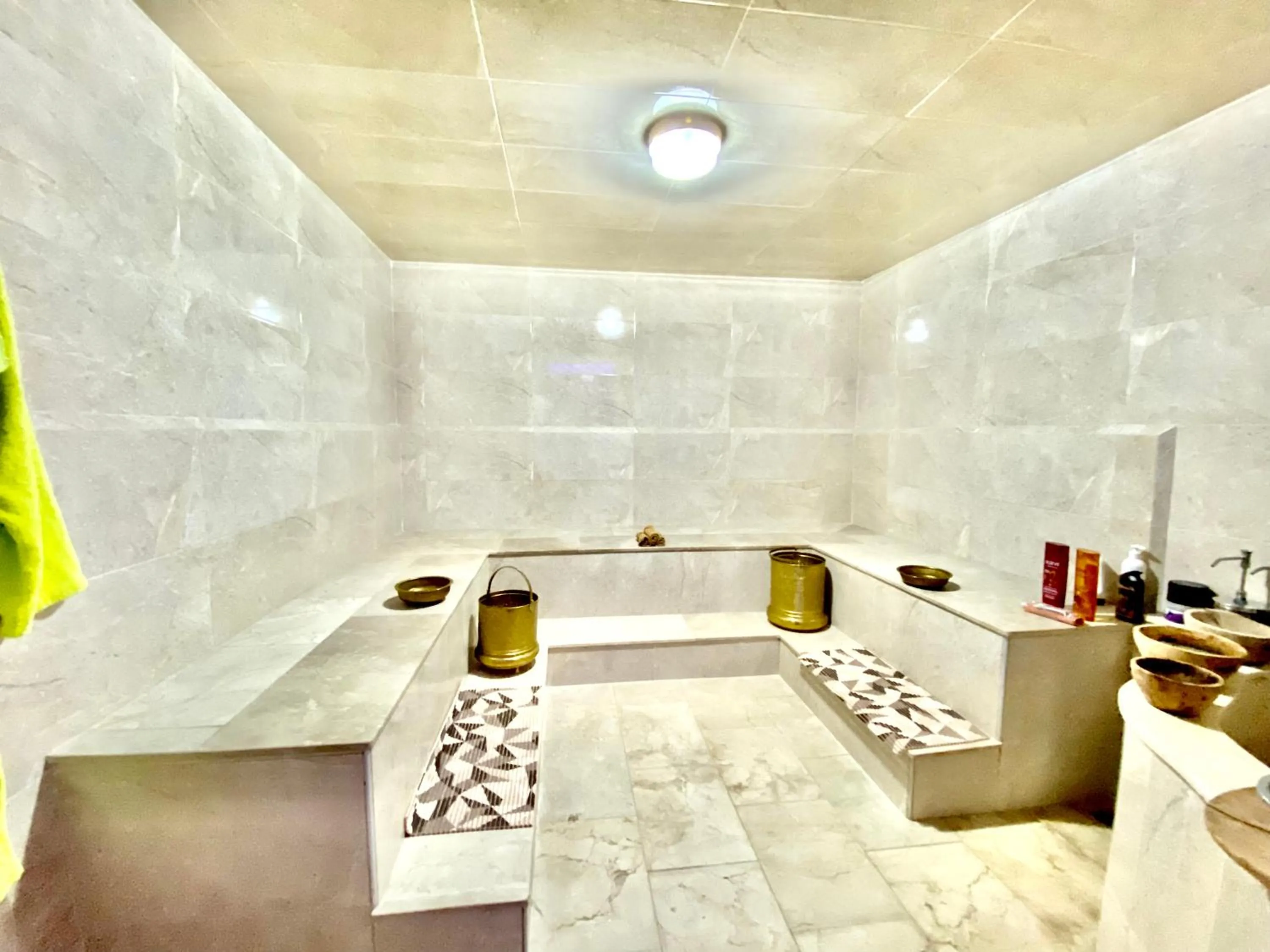 Steam room in Prestige Hotel & Spa