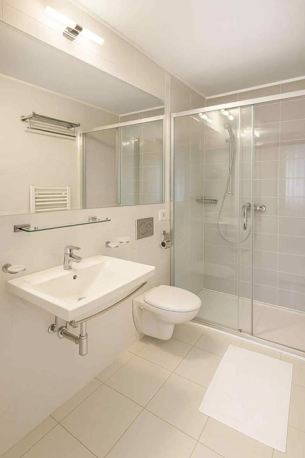 Shower in Guest House Neho
