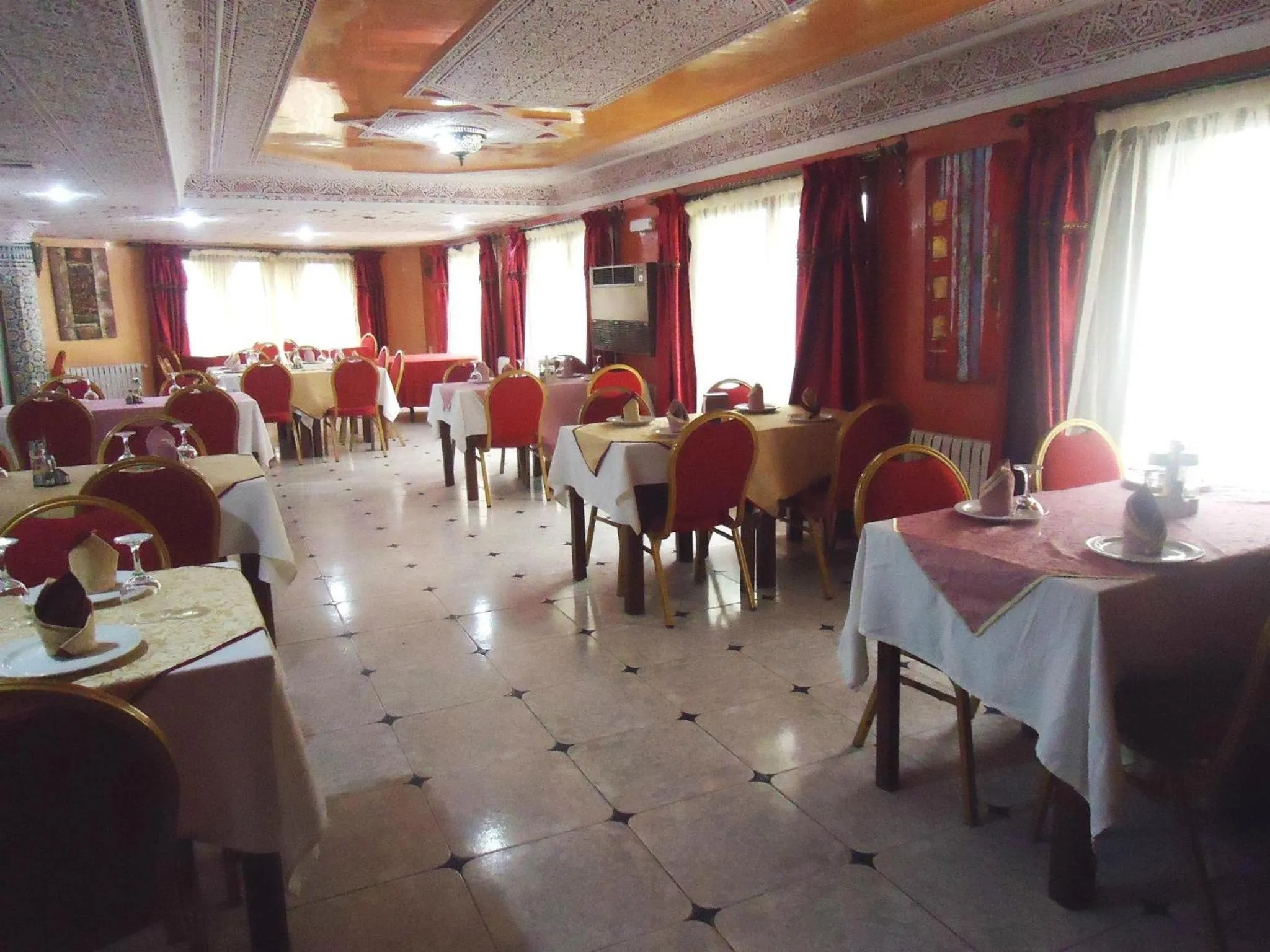 Restaurant/places to eat in Hotel Lixus