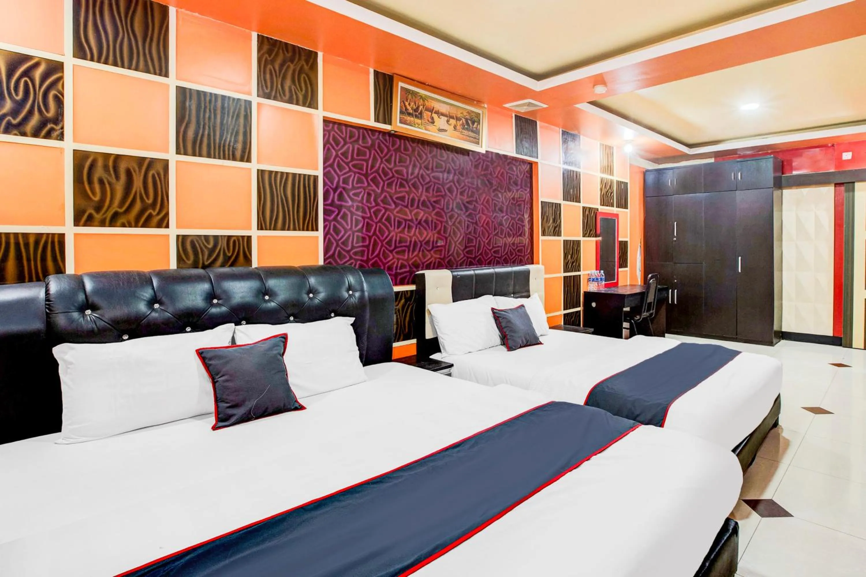 Bedroom, Bed in Dancenter S Hotel