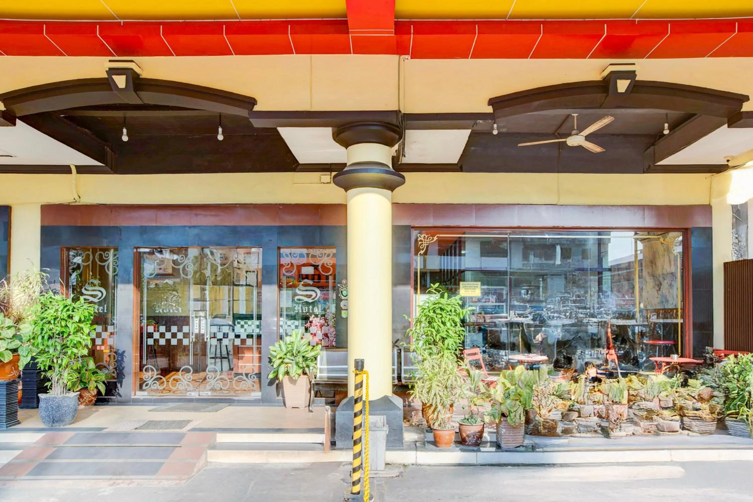 Facade/entrance in Dancenter S Hotel