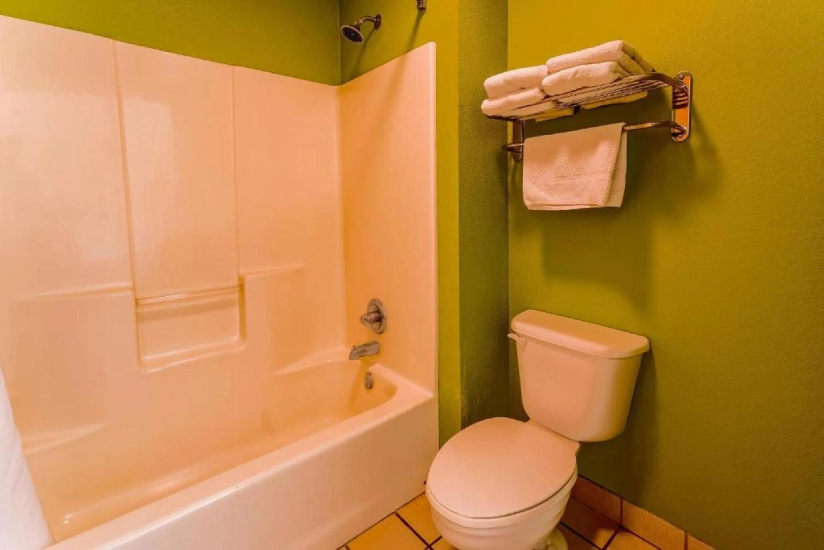 Bathroom in OYO Hotel Yoakum West