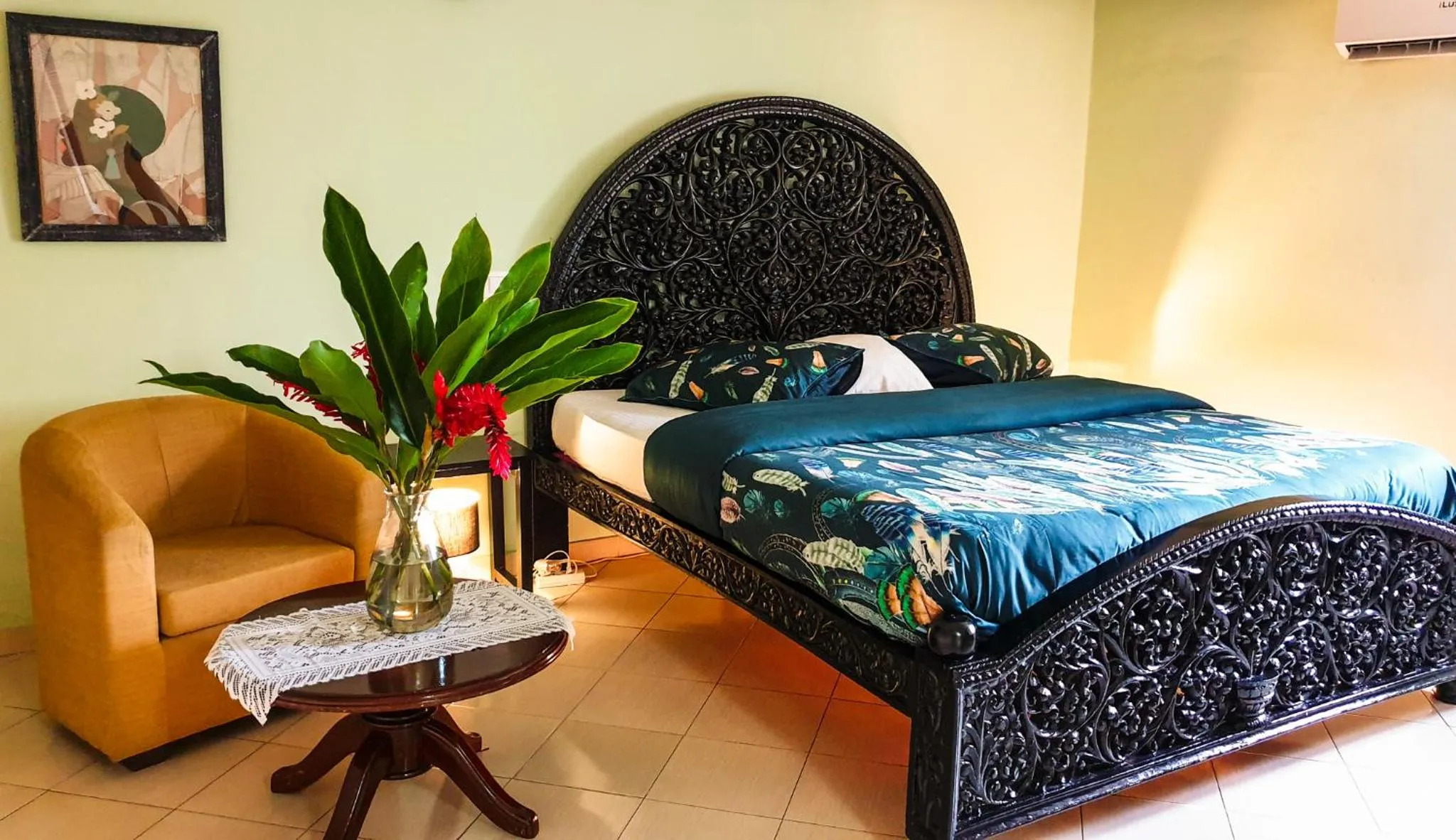 Bed in Villa Oasis Abidjan