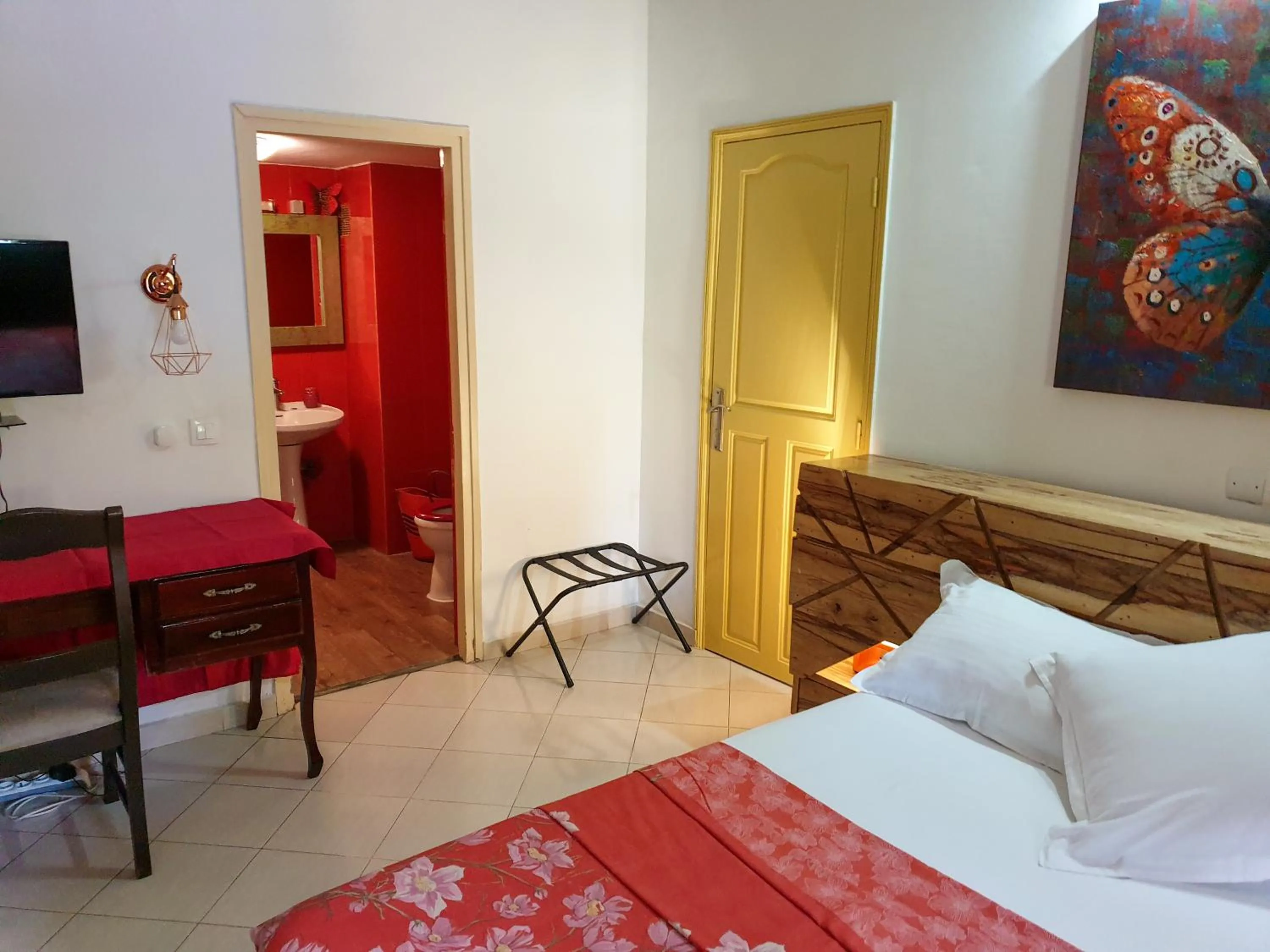 Bed in Villa Oasis Abidjan