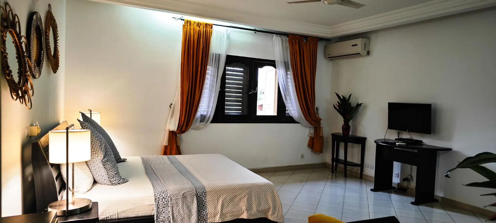 Bed in Villa Oasis Abidjan