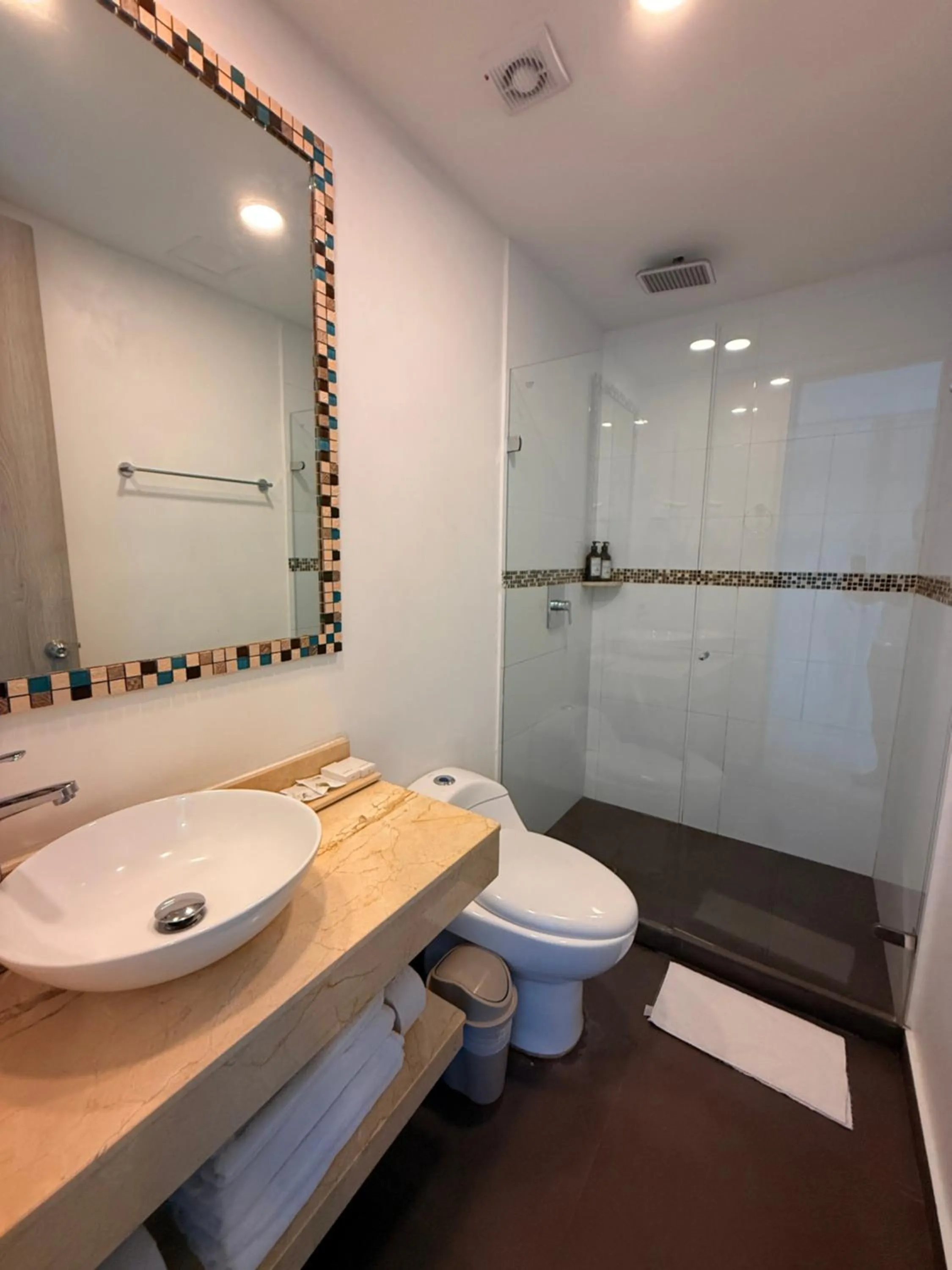 Shower in Hotel Summer Frente Al Mar