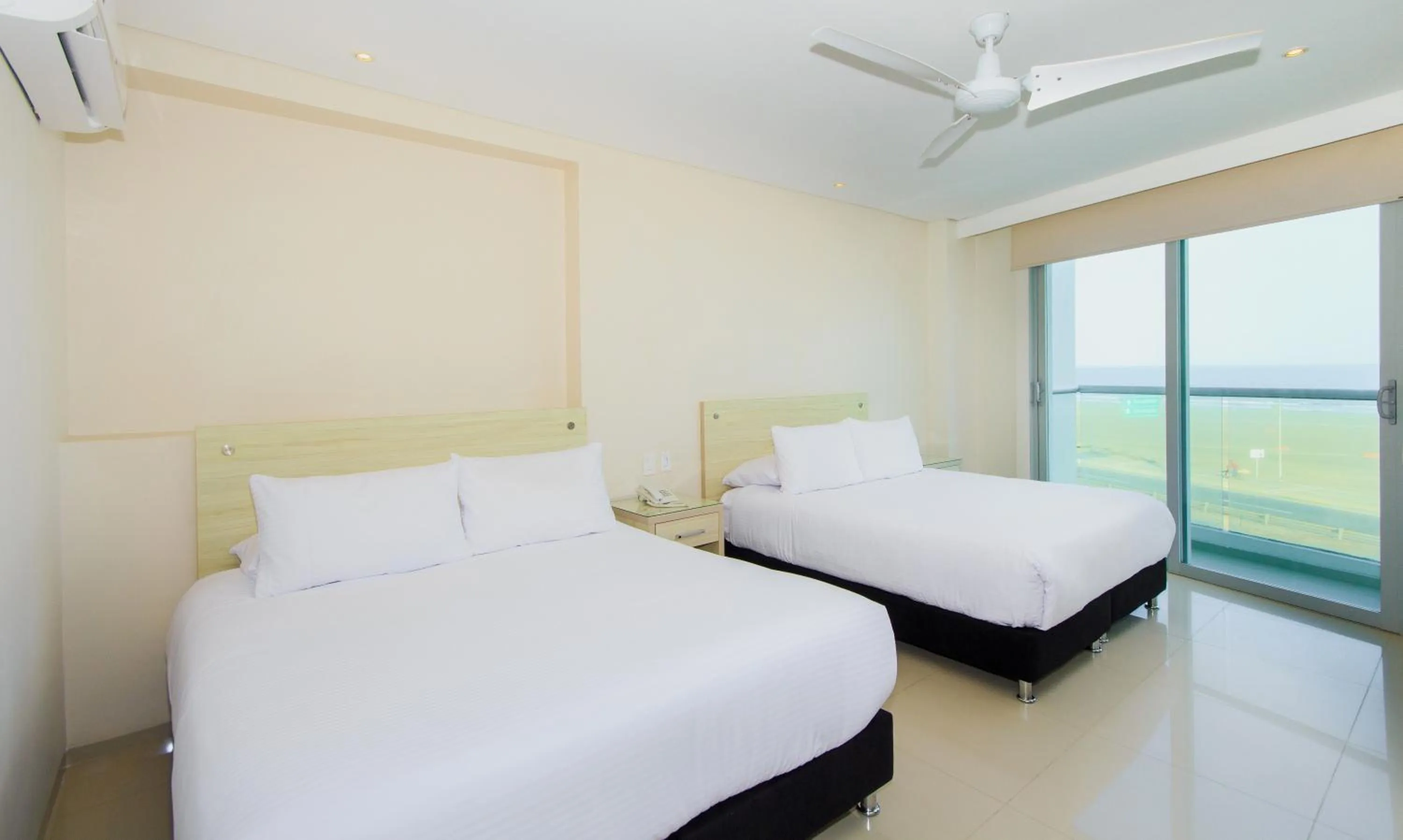 Bed in Hotel Summer Frente Al Mar