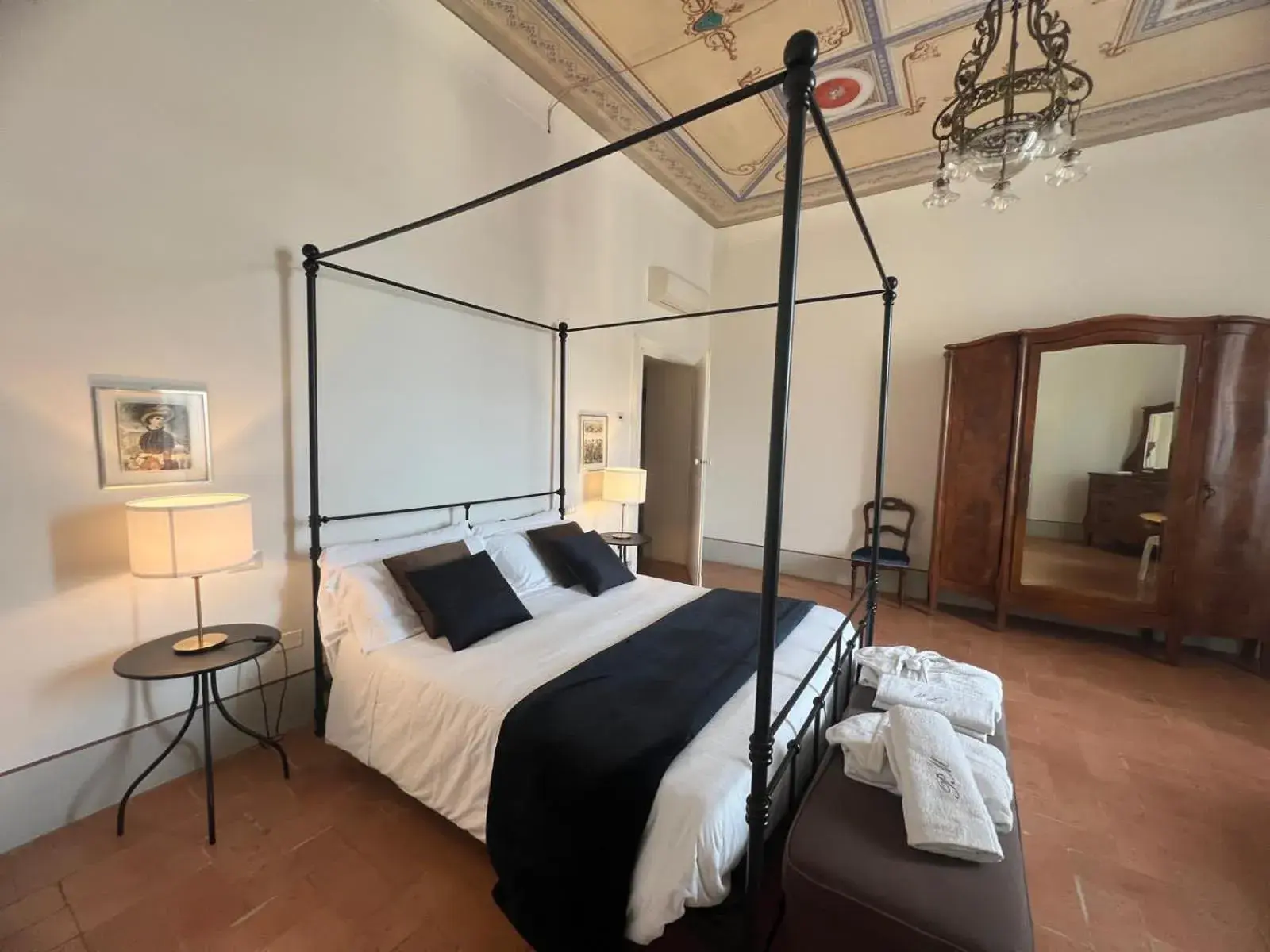 Superior Double Room - single occupancy in Palazzo Mattei b&b and charming rooms Superior Double Room - single occupancy in Palazzo Mattei b&b and charming rooms