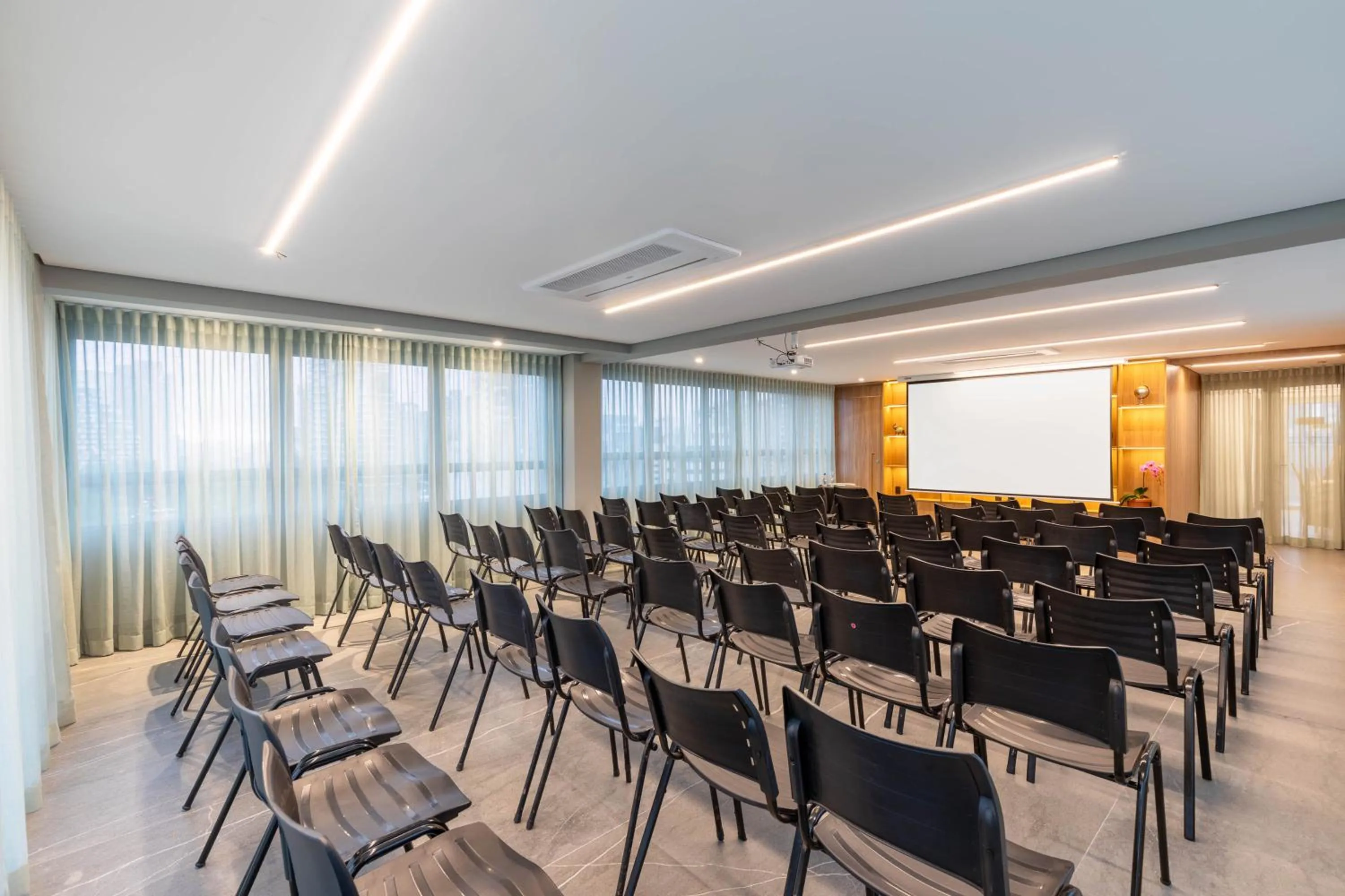 Meeting/conference room in Cozzy Premium Paulista Hotel