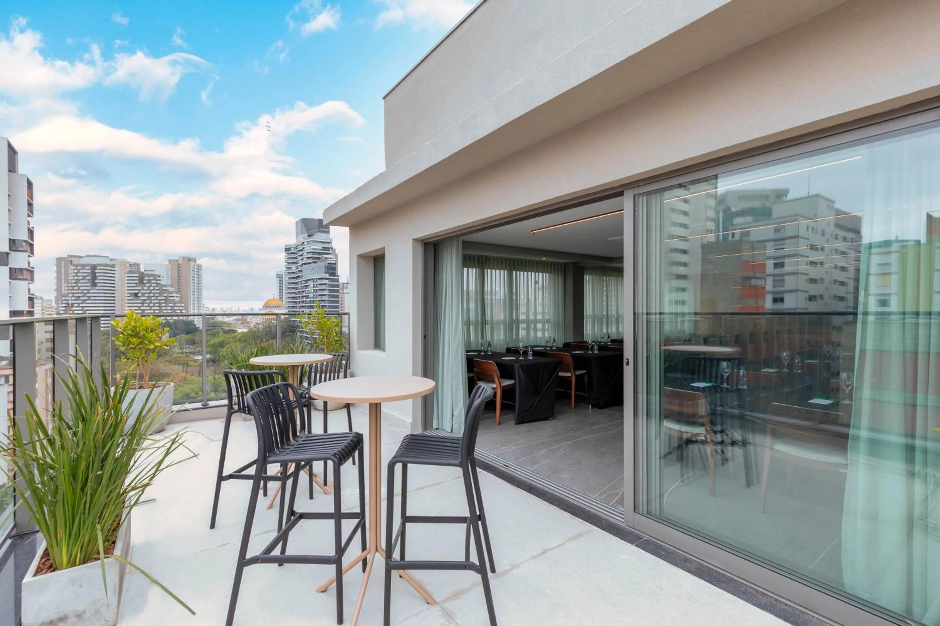 Balcony/Terrace in Cozzy Premium Paulista Hotel