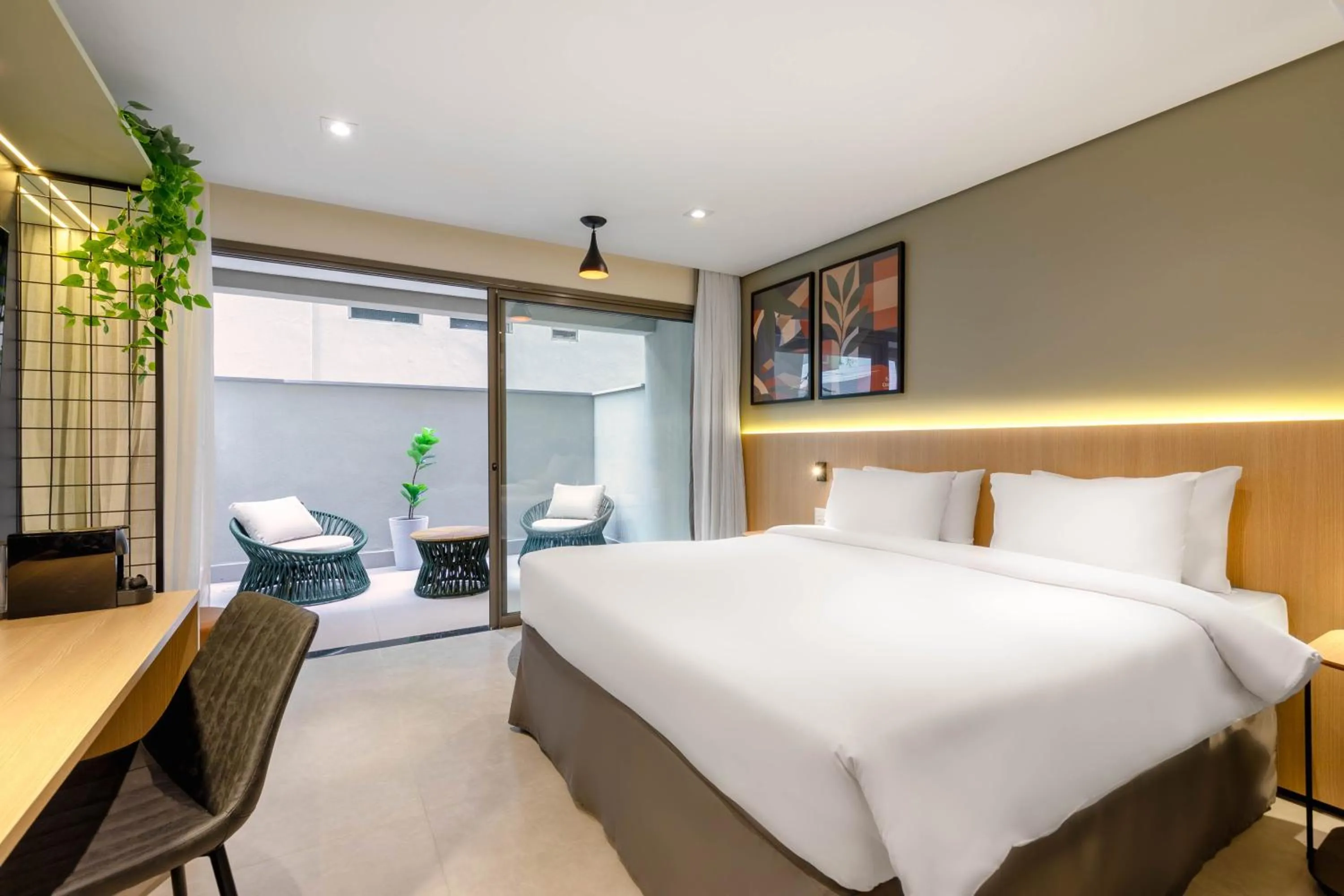 Balcony/Terrace, Bed in Cozzy Premium Paulista Hotel