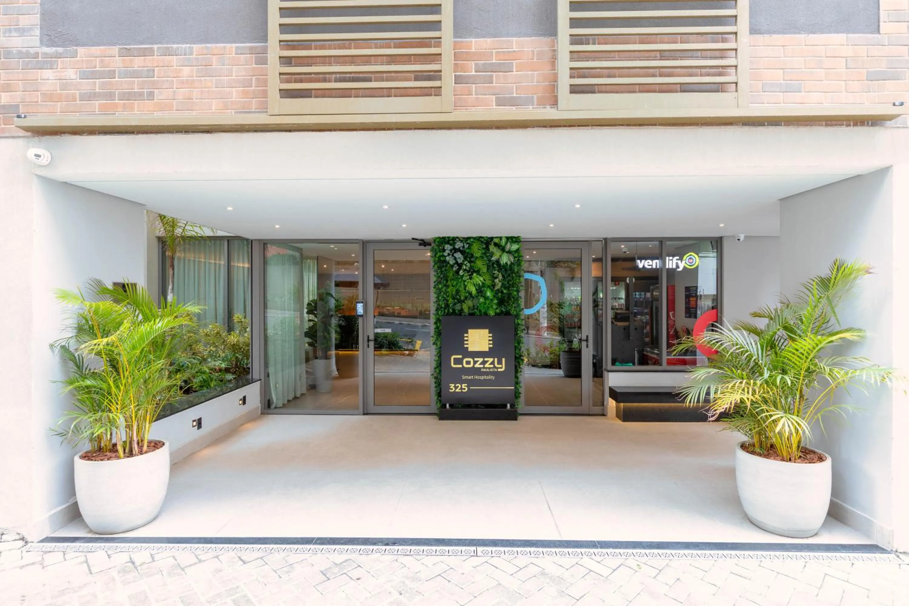 Facade/entrance in Cozzy Premium Paulista Hotel