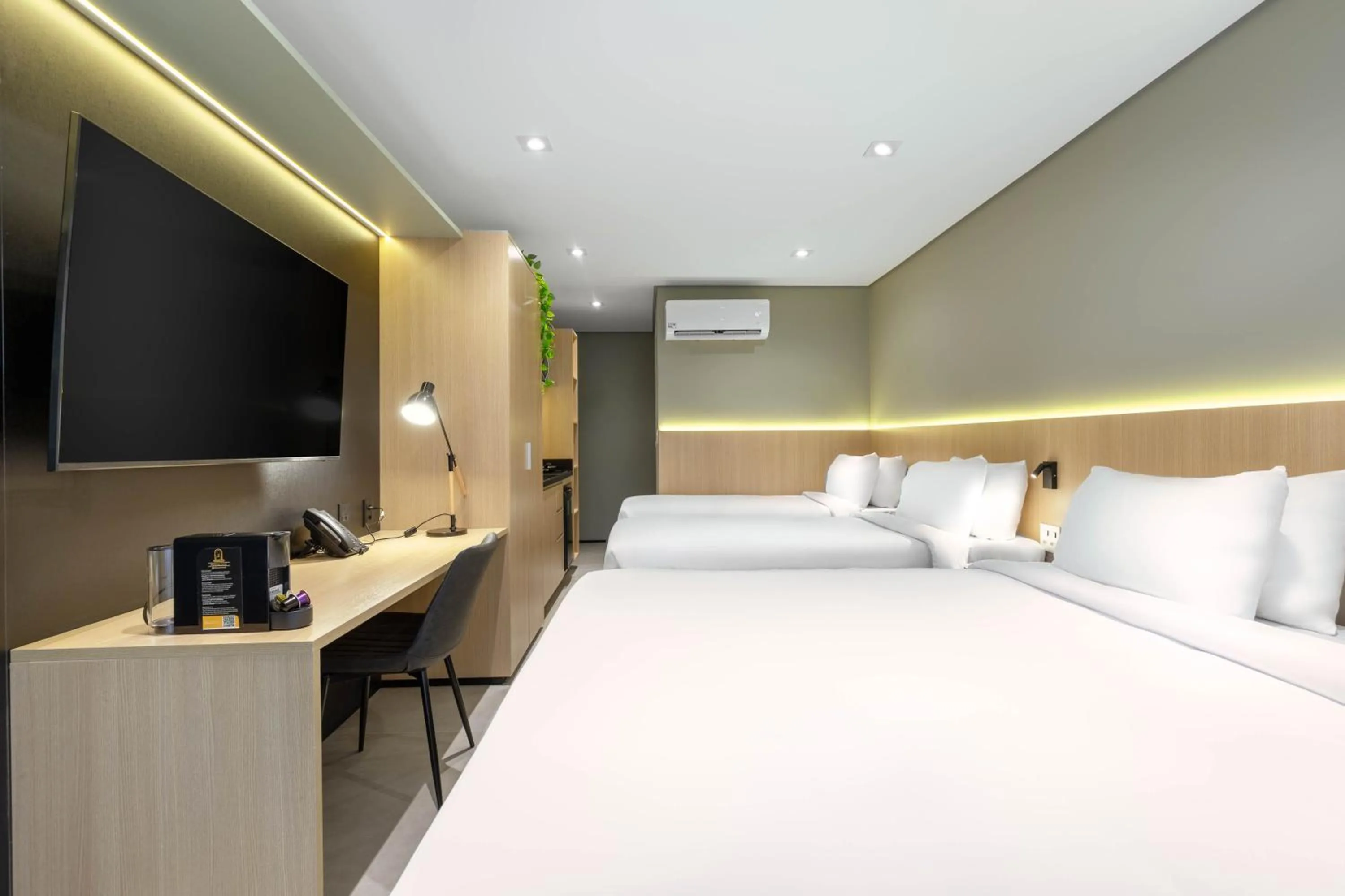 TV and multimedia, Bed in Cozzy Premium Paulista Hotel