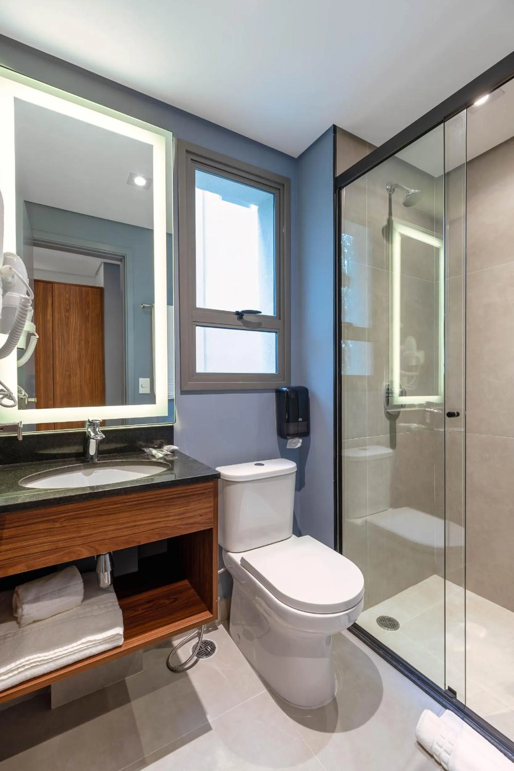 Shower in Cozzy Premium Paulista Hotel