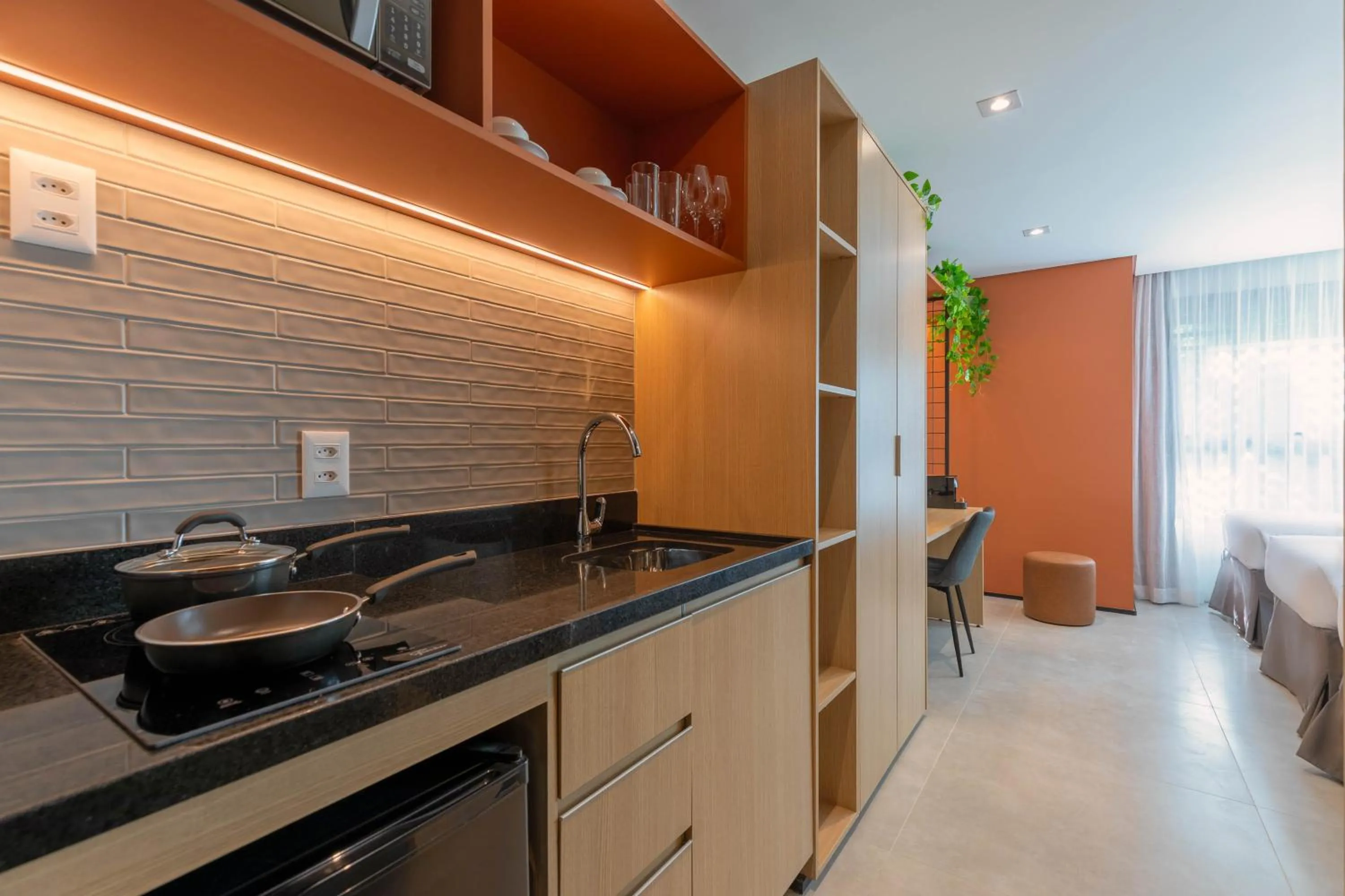 Kitchen or kitchenette in Cozzy Premium Paulista Hotel