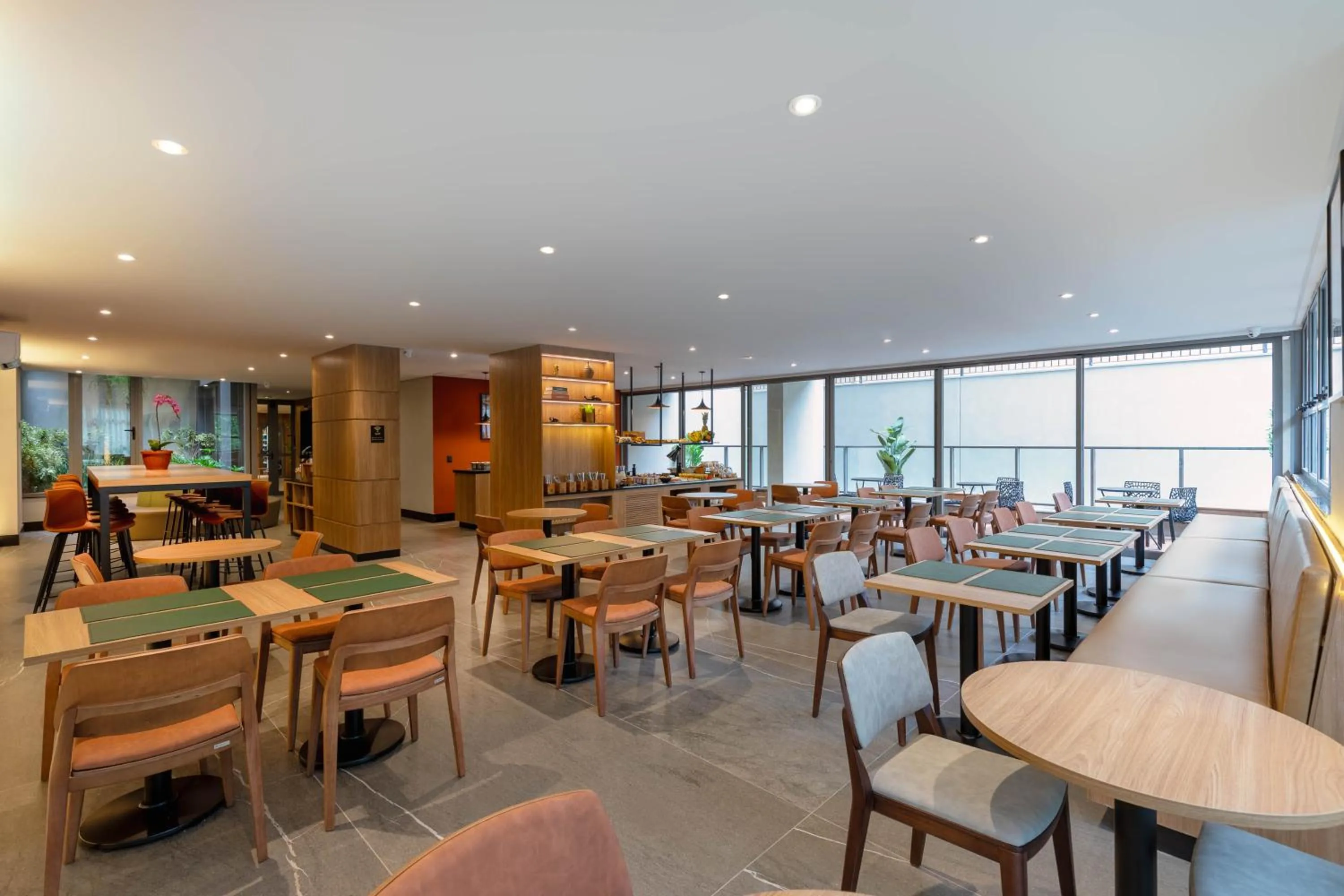 Restaurant/places to eat in Cozzy Premium Paulista Hotel