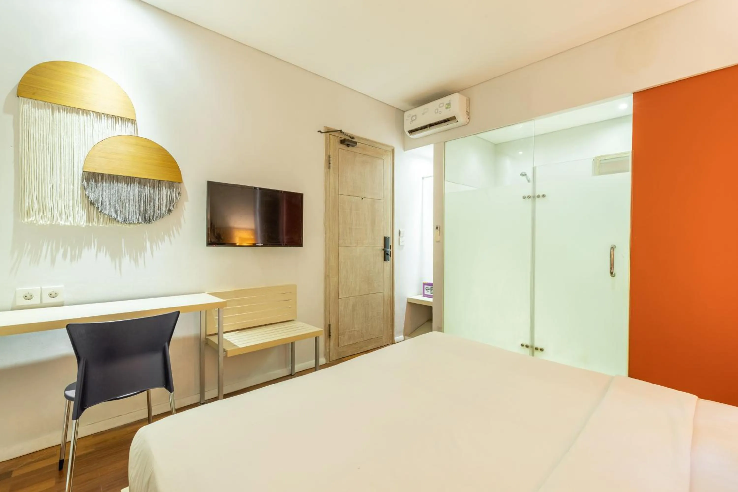 Bedroom, Bed in Cove Renata