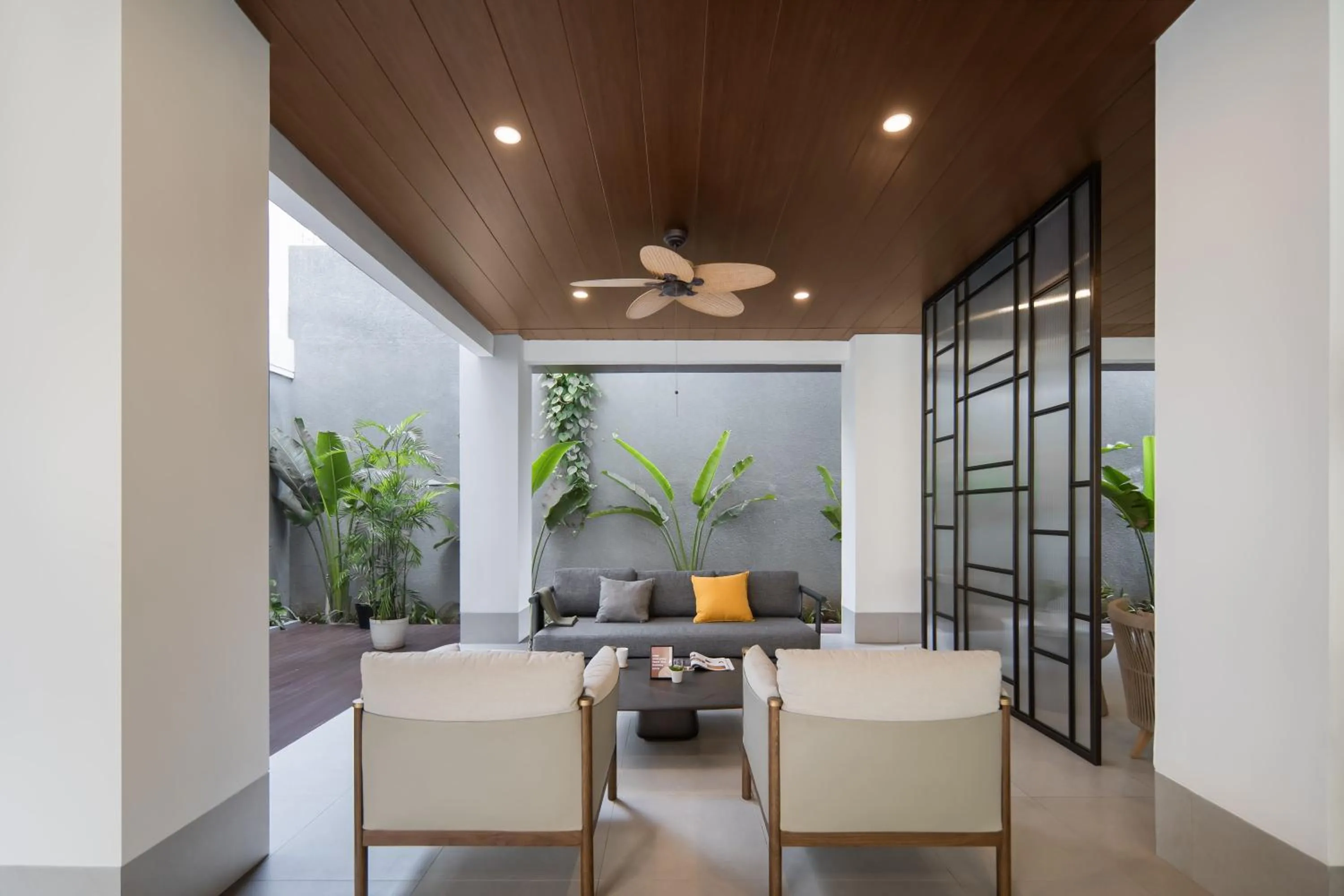 Communal lounge/ TV room in Cove Dra House