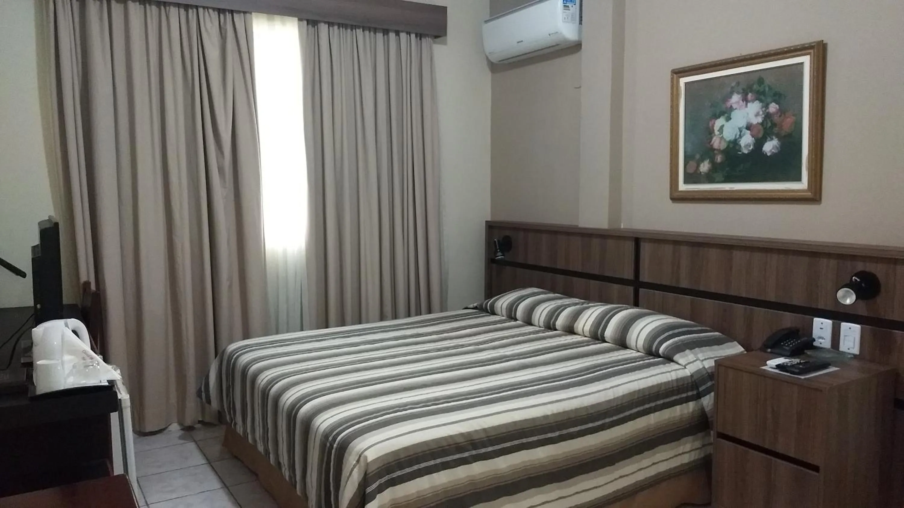 Bedroom, Bed in Castel Plaza Hotel