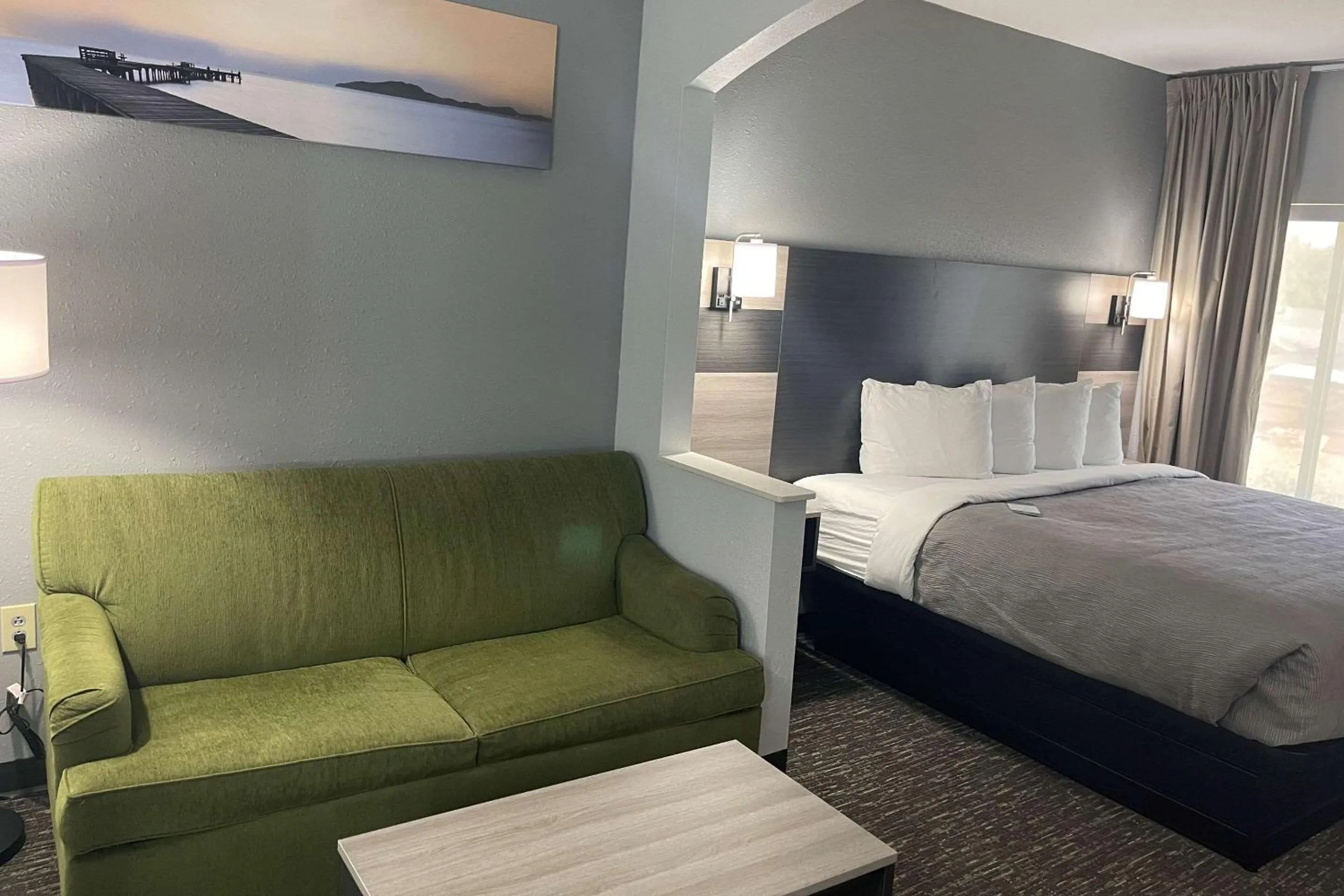 Bedroom, Bed in Quality Suites Abilene Mall Area