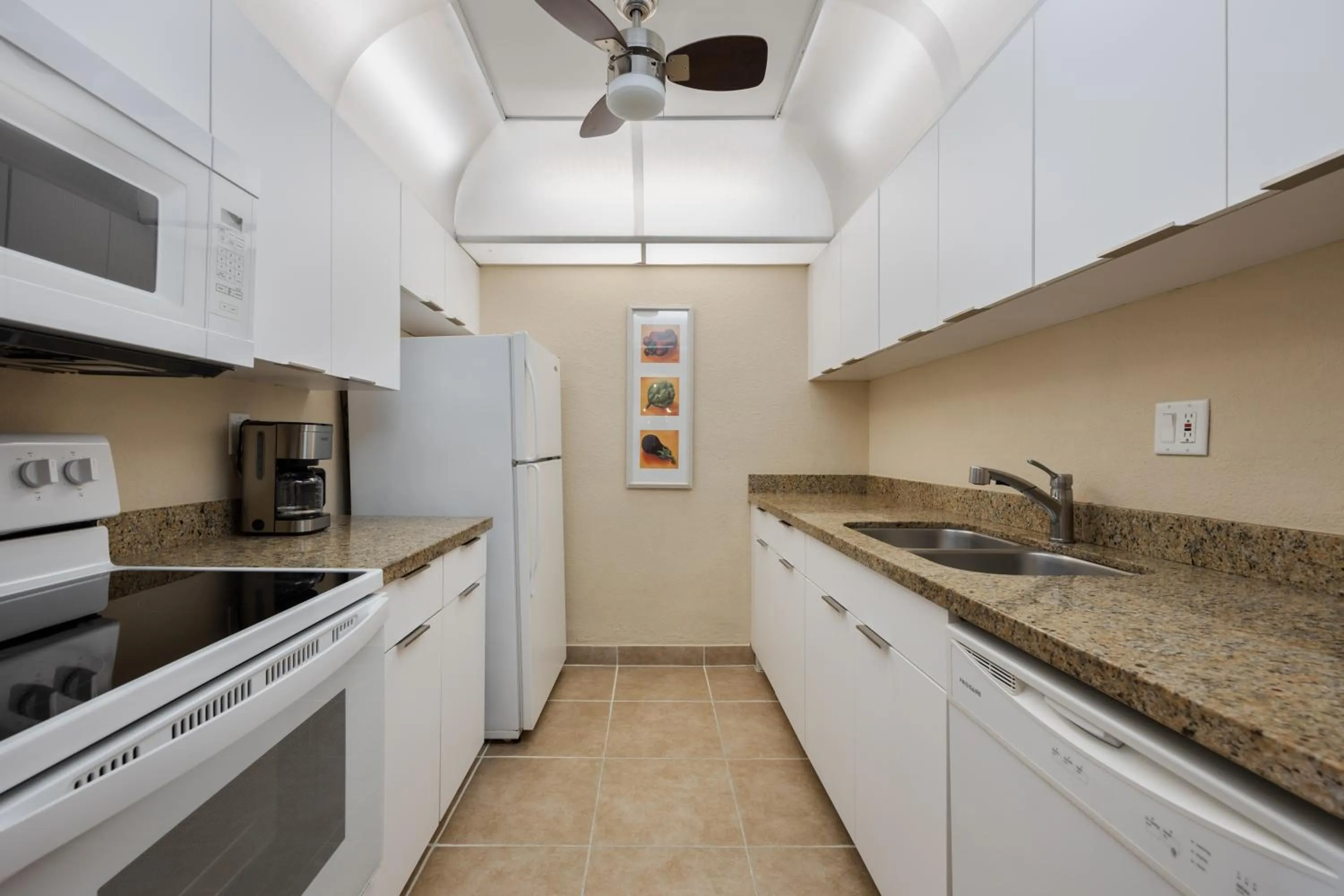 Kitchen or kitchenette in Coconut Bay Resort