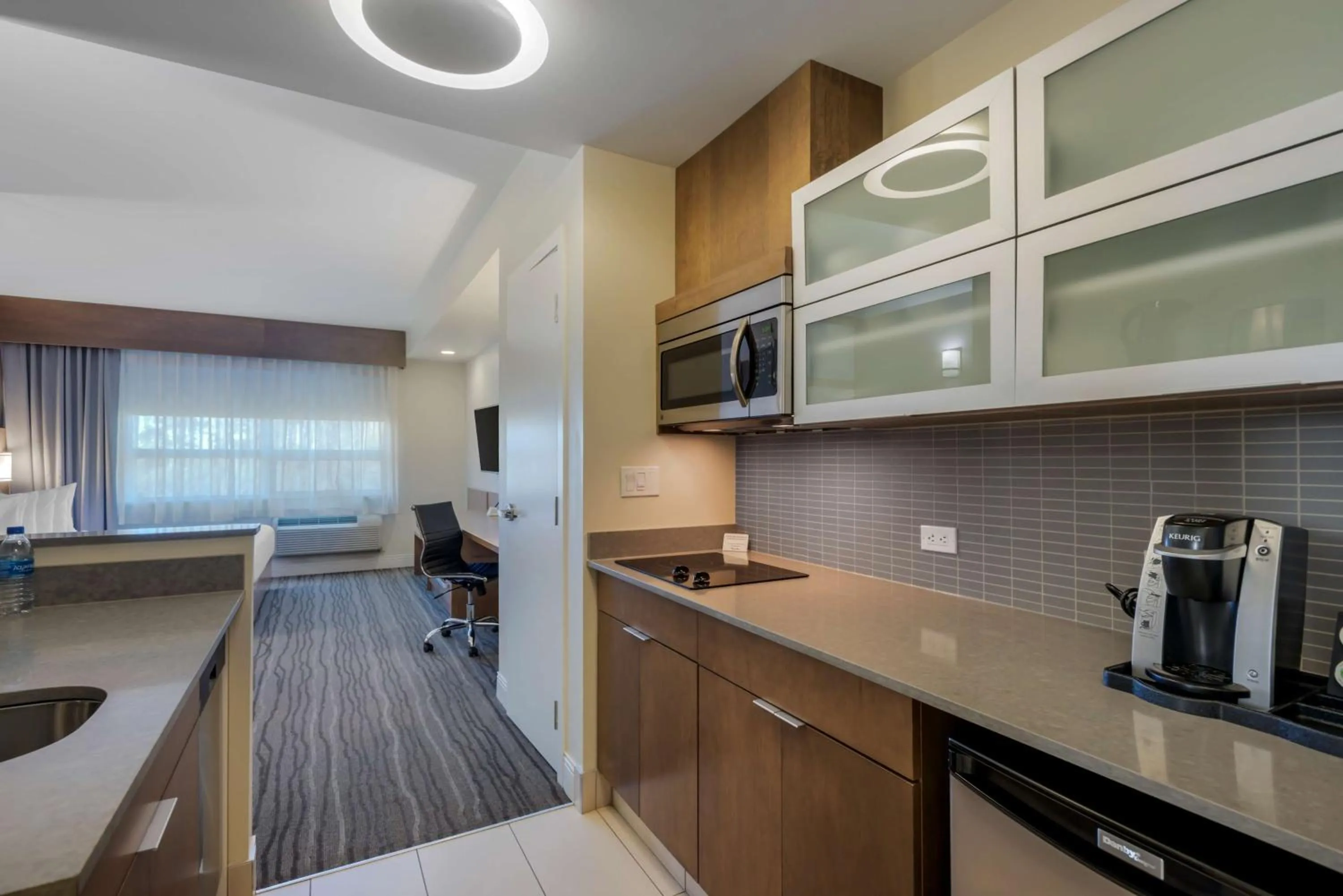 Kitchen or kitchenette in Best Western Plus Sawridge Suites