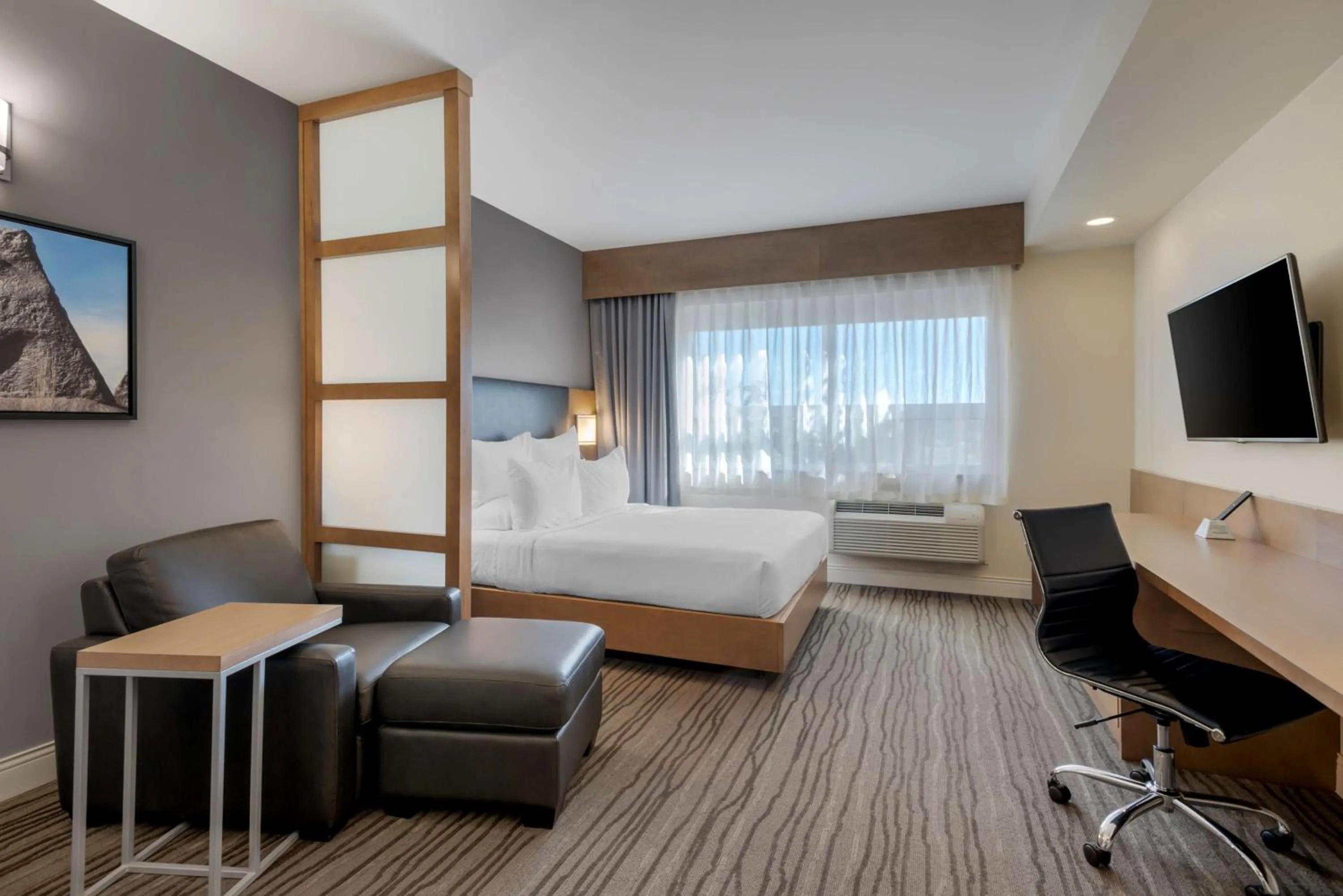 Bedroom, Bed in Best Western Plus Sawridge Suites