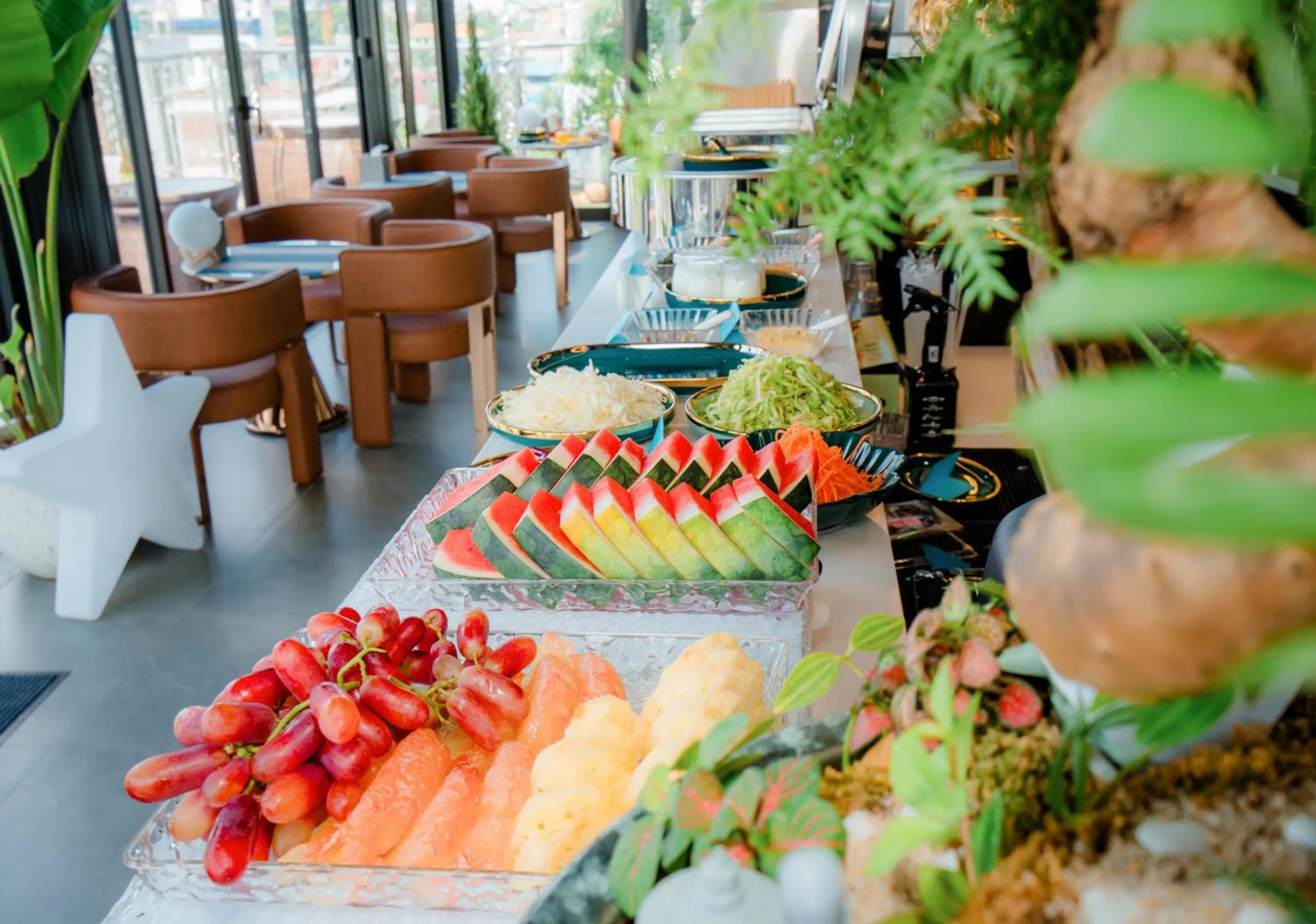 Restaurant/places to eat in X-Digital HOTEL