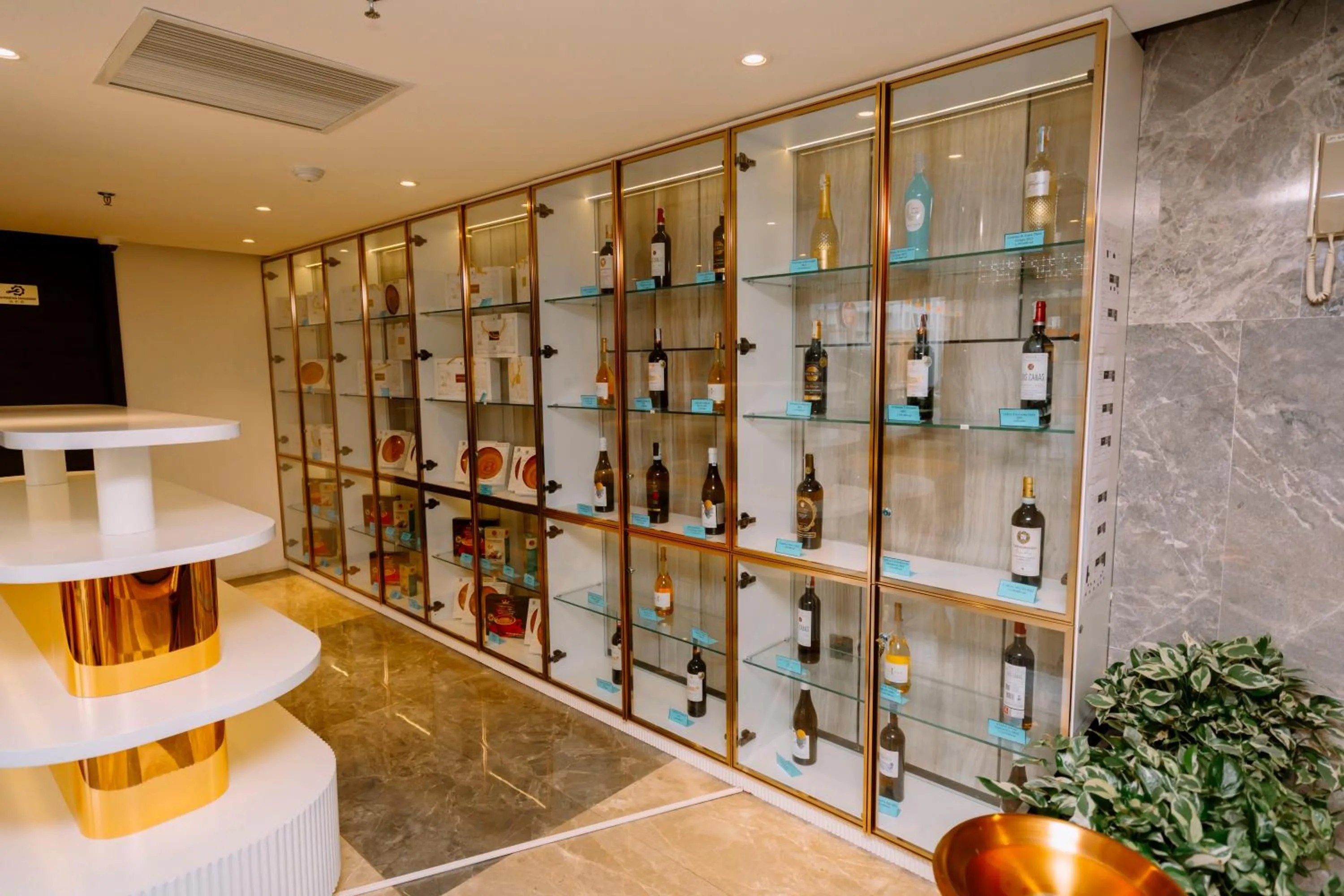 Communal lounge/ TV room in X-Digital HOTEL