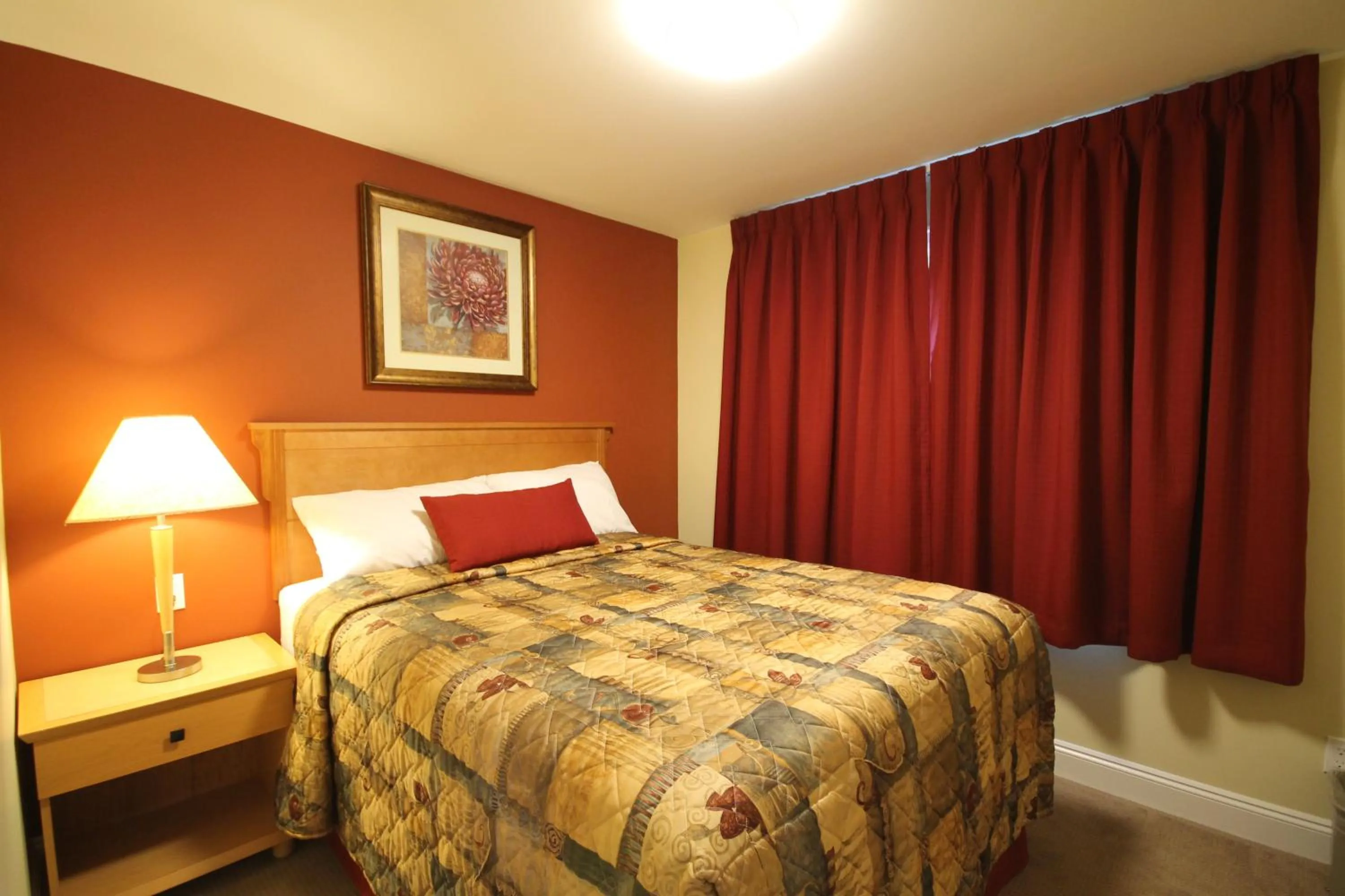 Photo of the whole room in Sahara Suites