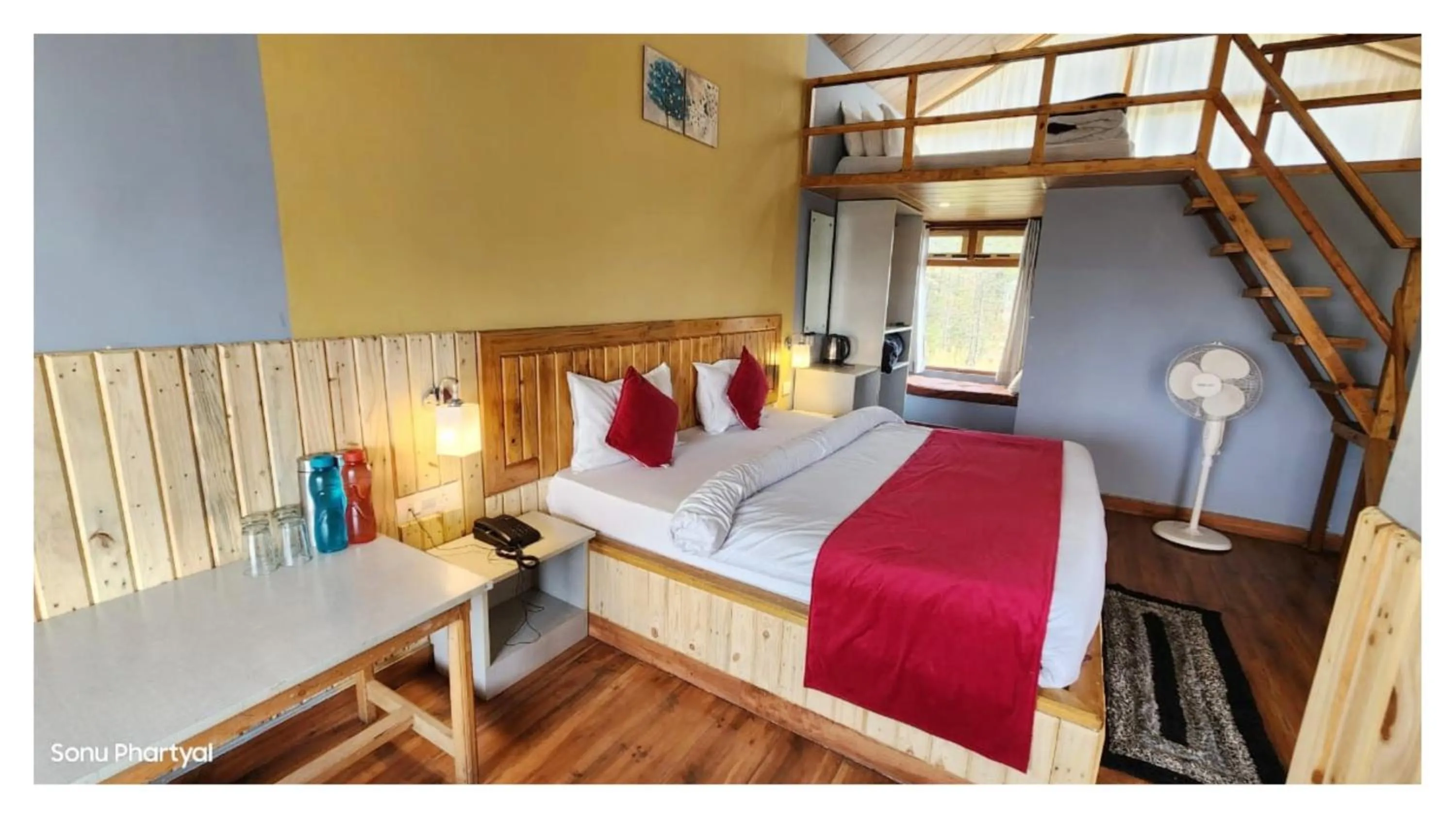 Bed in Hotel Hima-Aksh cottages In Sigri