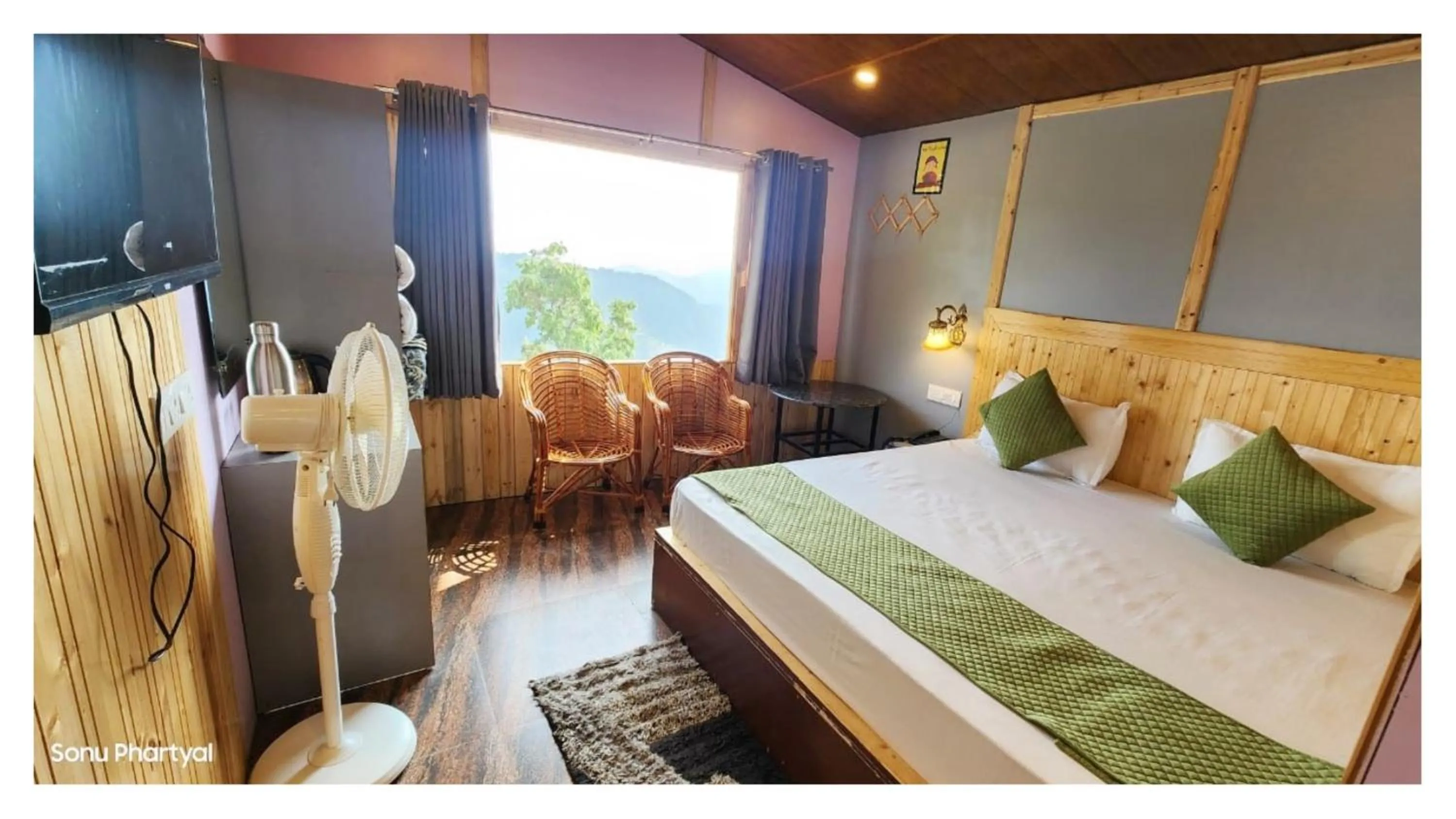 Bedroom, Bed in Hotel Hima-Aksh cottages In Sigri