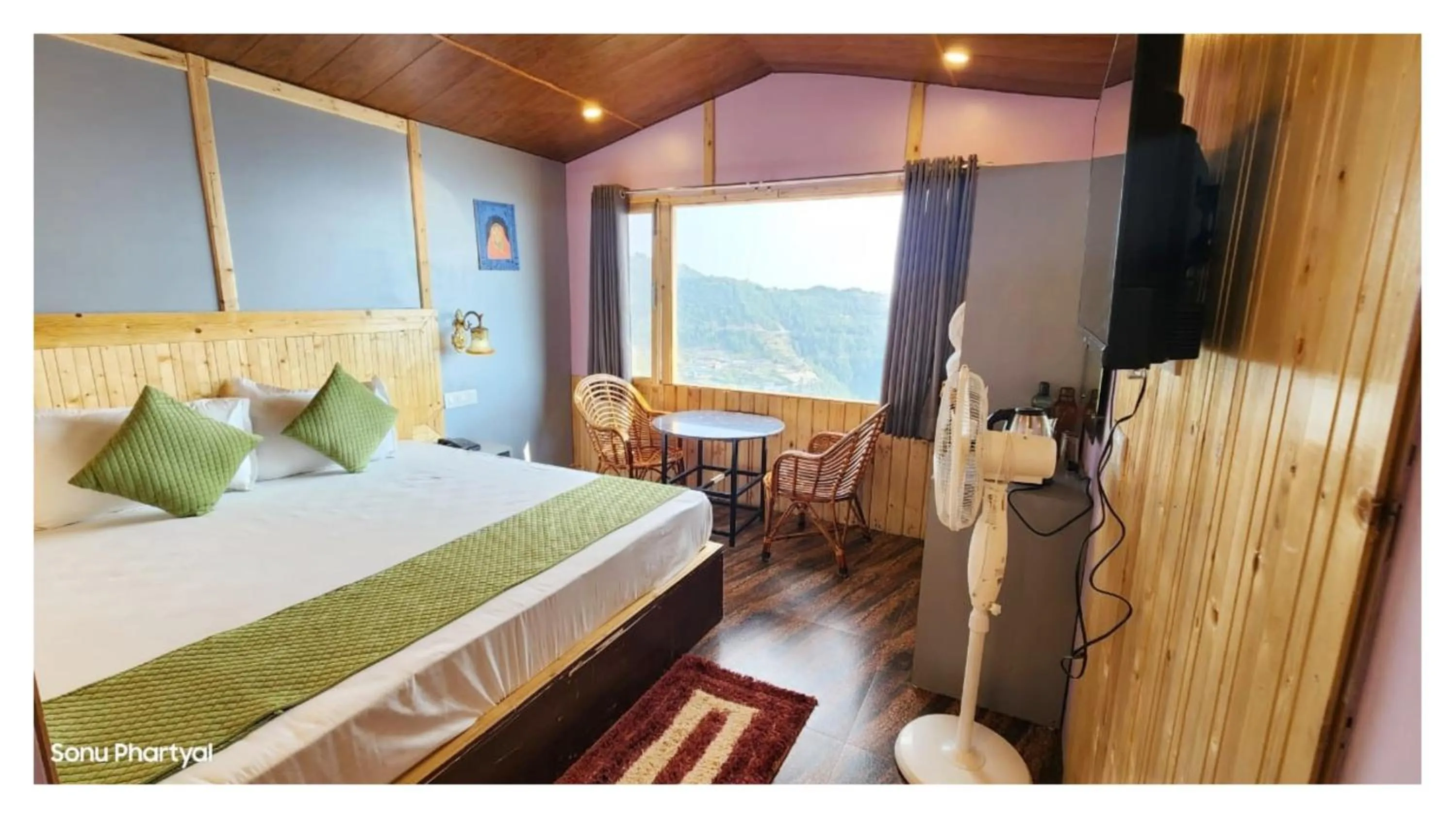 Bed in Hotel Hima-Aksh cottages In Sigri