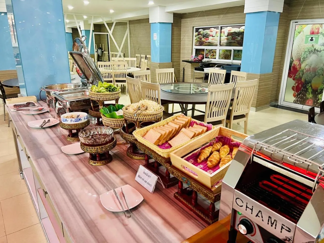 Restaurant/places to eat in KANN Pattaya Hotel