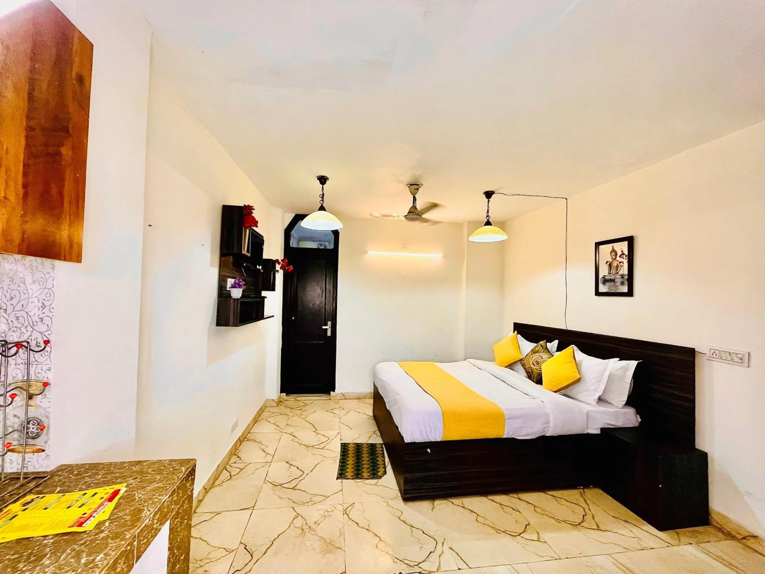 Bed in Hotel Hauz Khas Inn Near Hauz Khas Fort and Deer Park